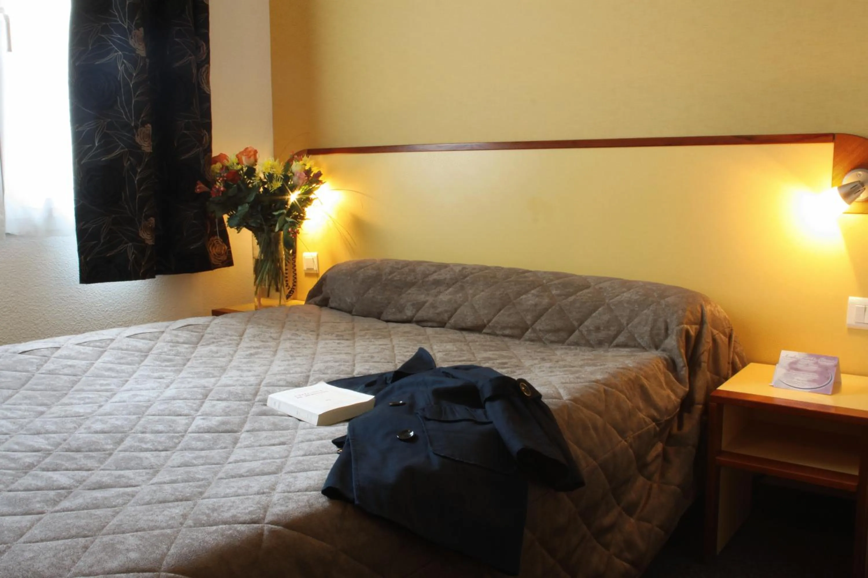 Photo of the whole room, Bed in Hôtel Florida