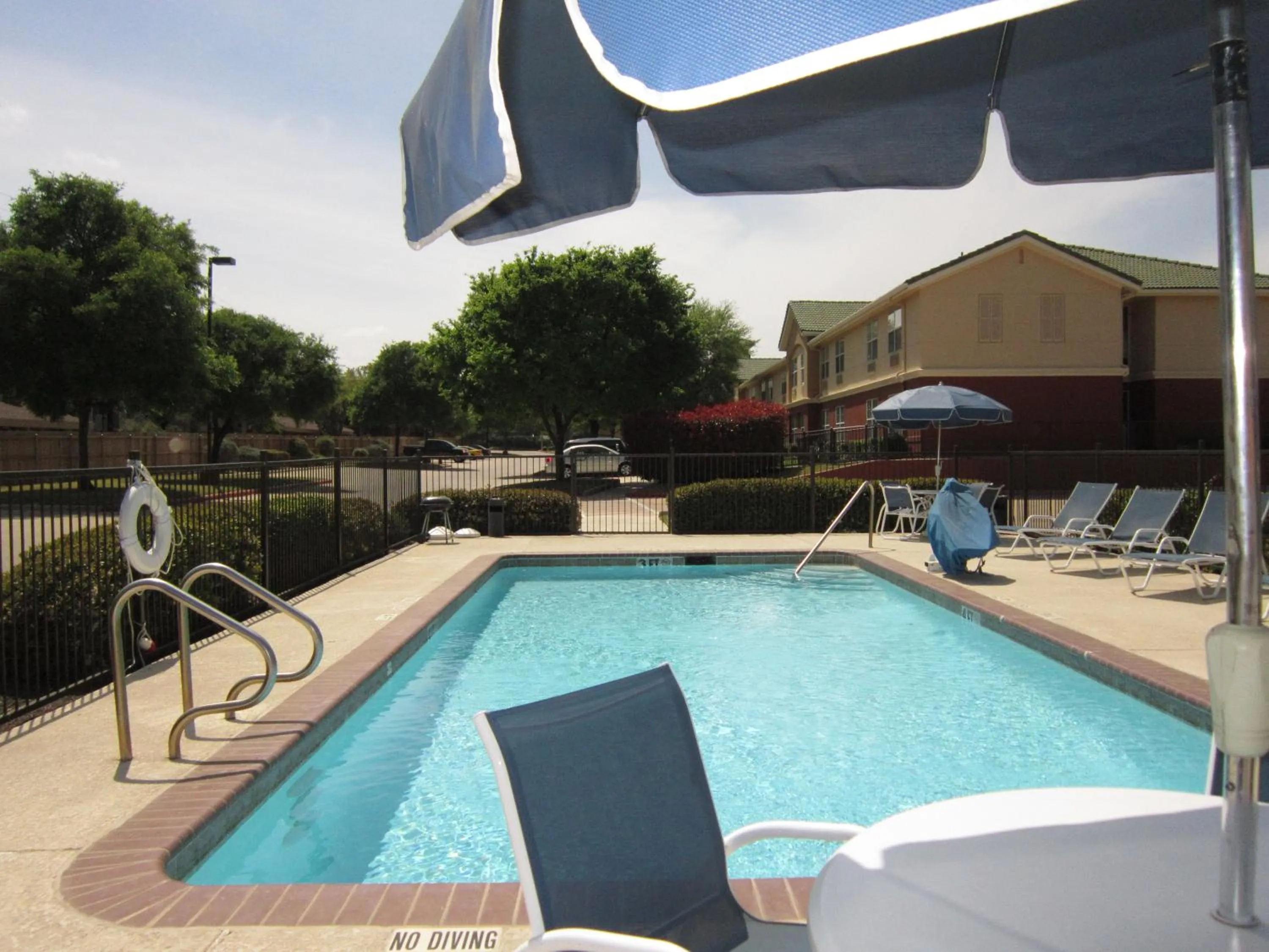 Swimming Pool in Extended Stay America Suites - Austin - Northwest Arboretum - The Domain