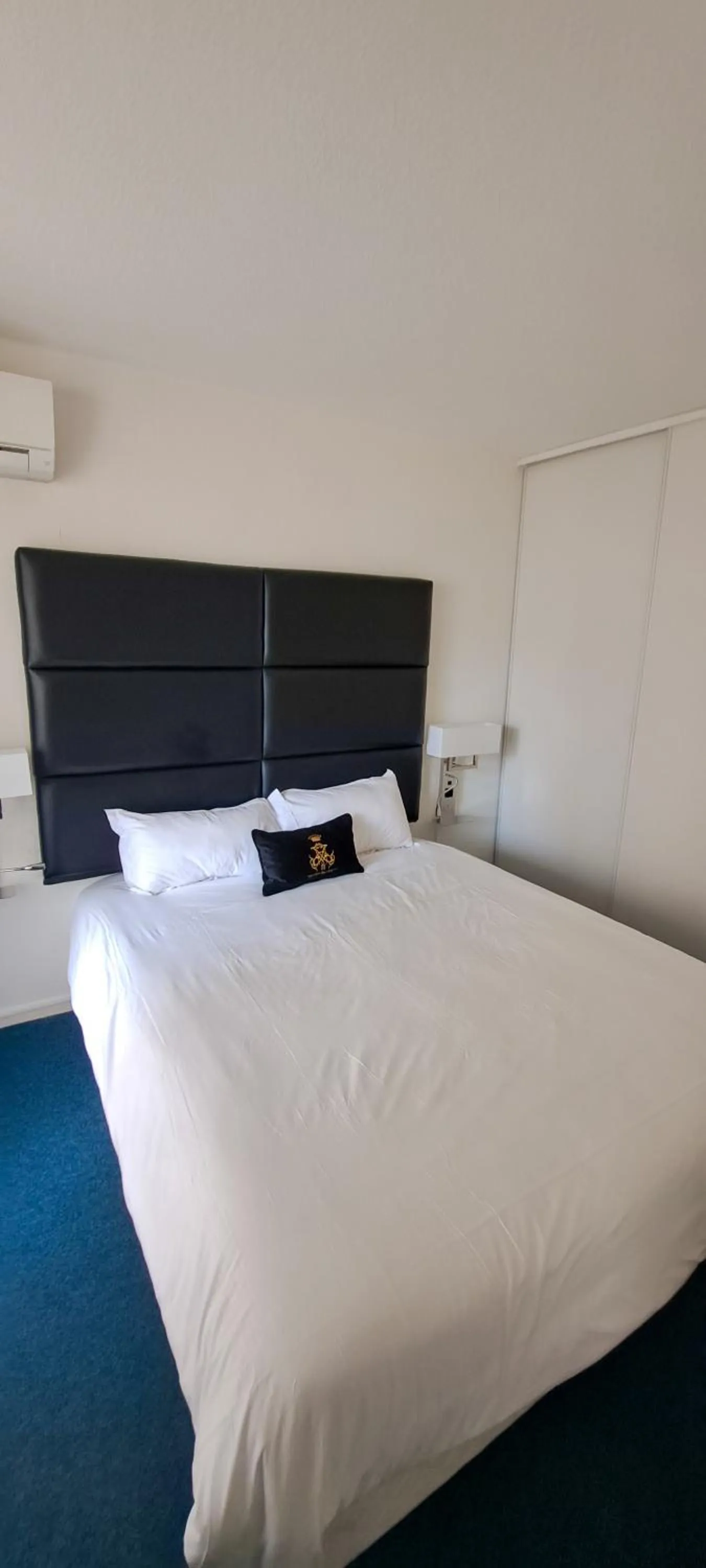 Bed in Appart'hôtel Le Trianon