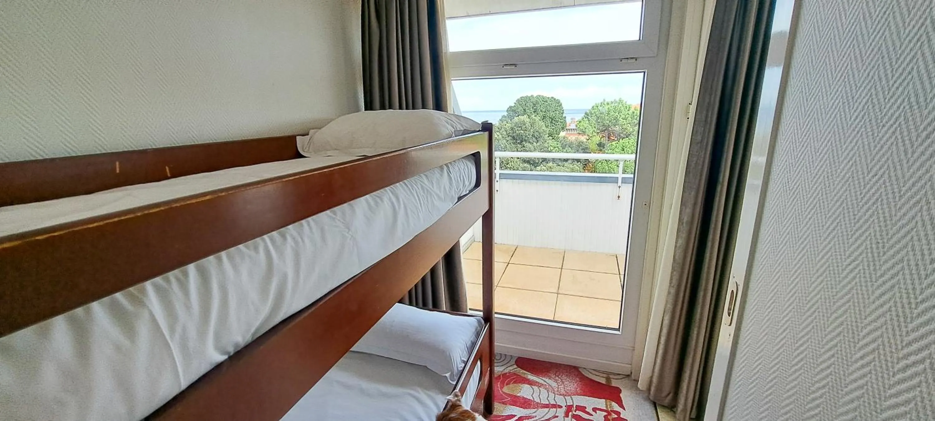 Bed in Appart'hôtel Le Trianon