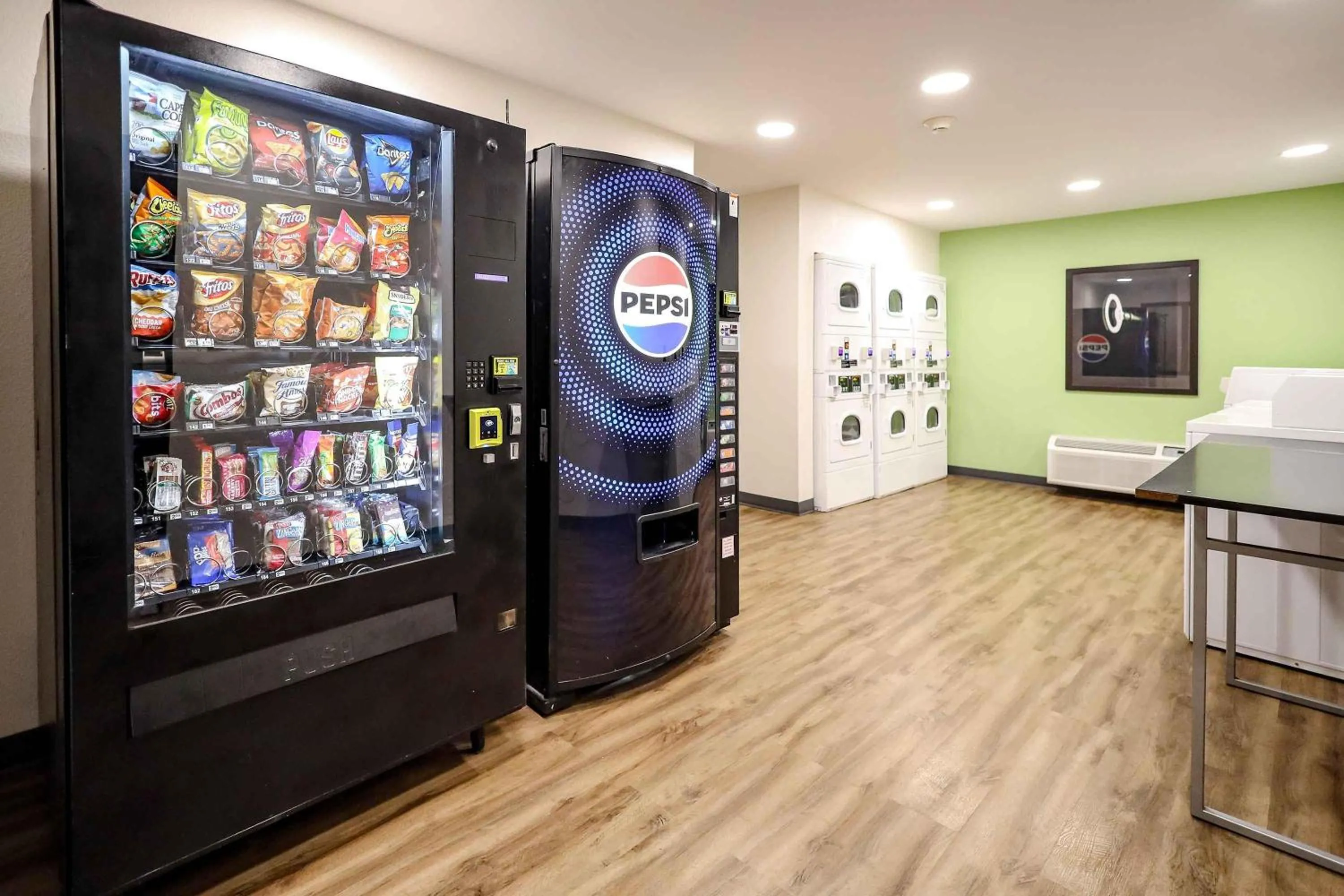 Property building in Extended Stay America Suites - Cleveland - Beachwood - Orange Place - South