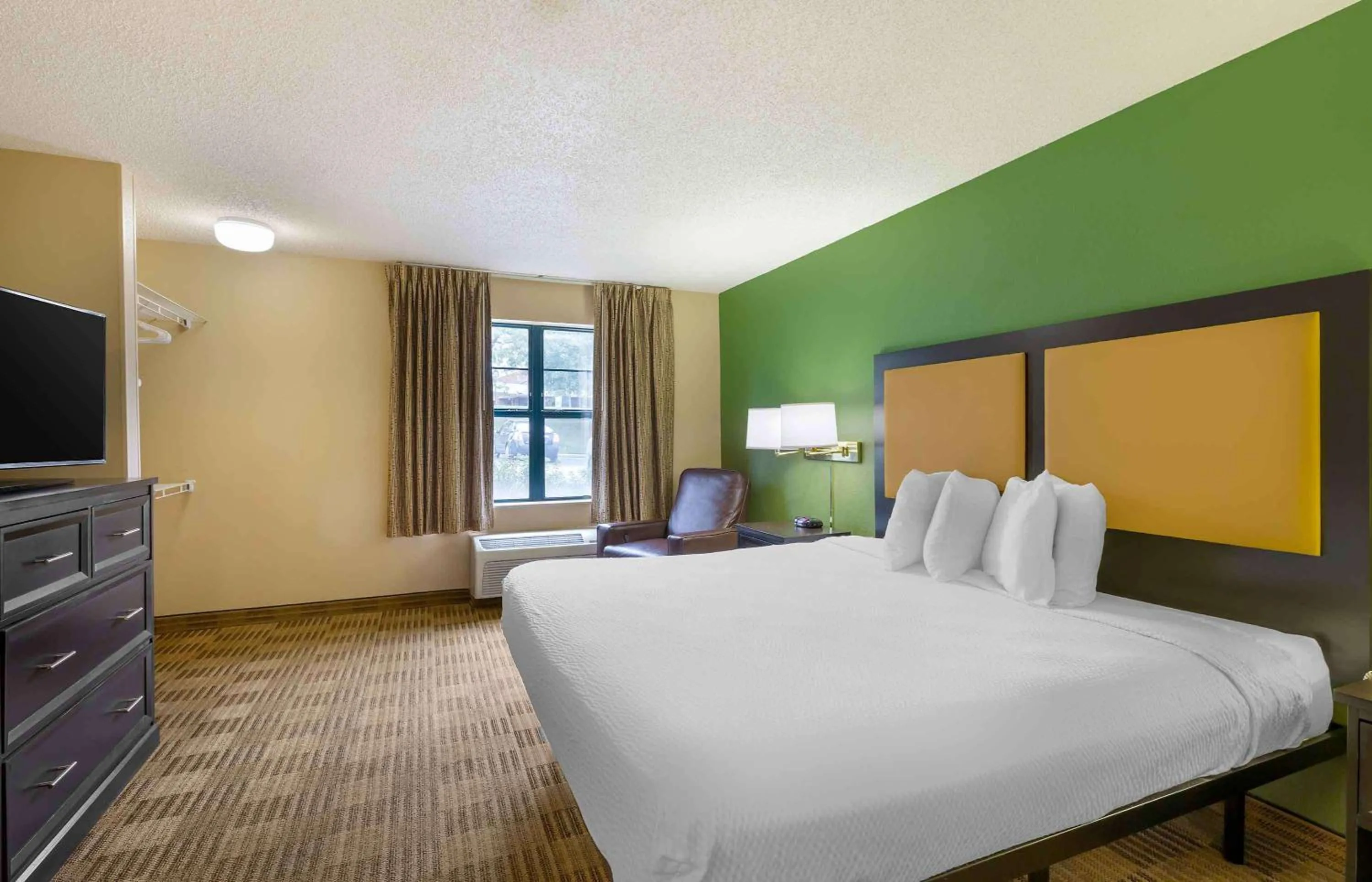 Studio with 1 King Bed - Non-Smoking in Extended Stay America Suites - Cleveland - Beachwood - Orange Place - South