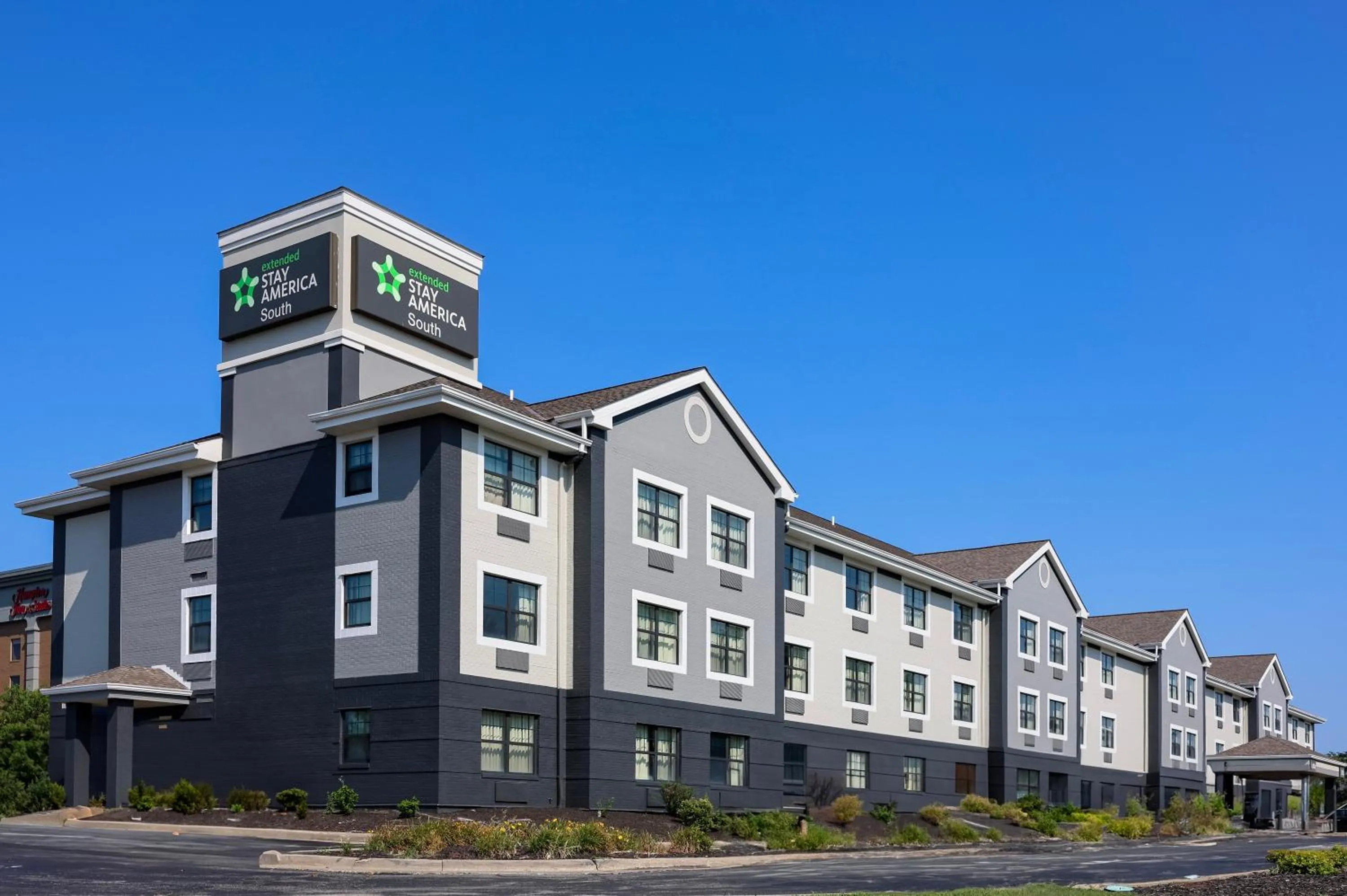 Property building in Extended Stay America Suites - Cleveland - Beachwood - Orange Place - South