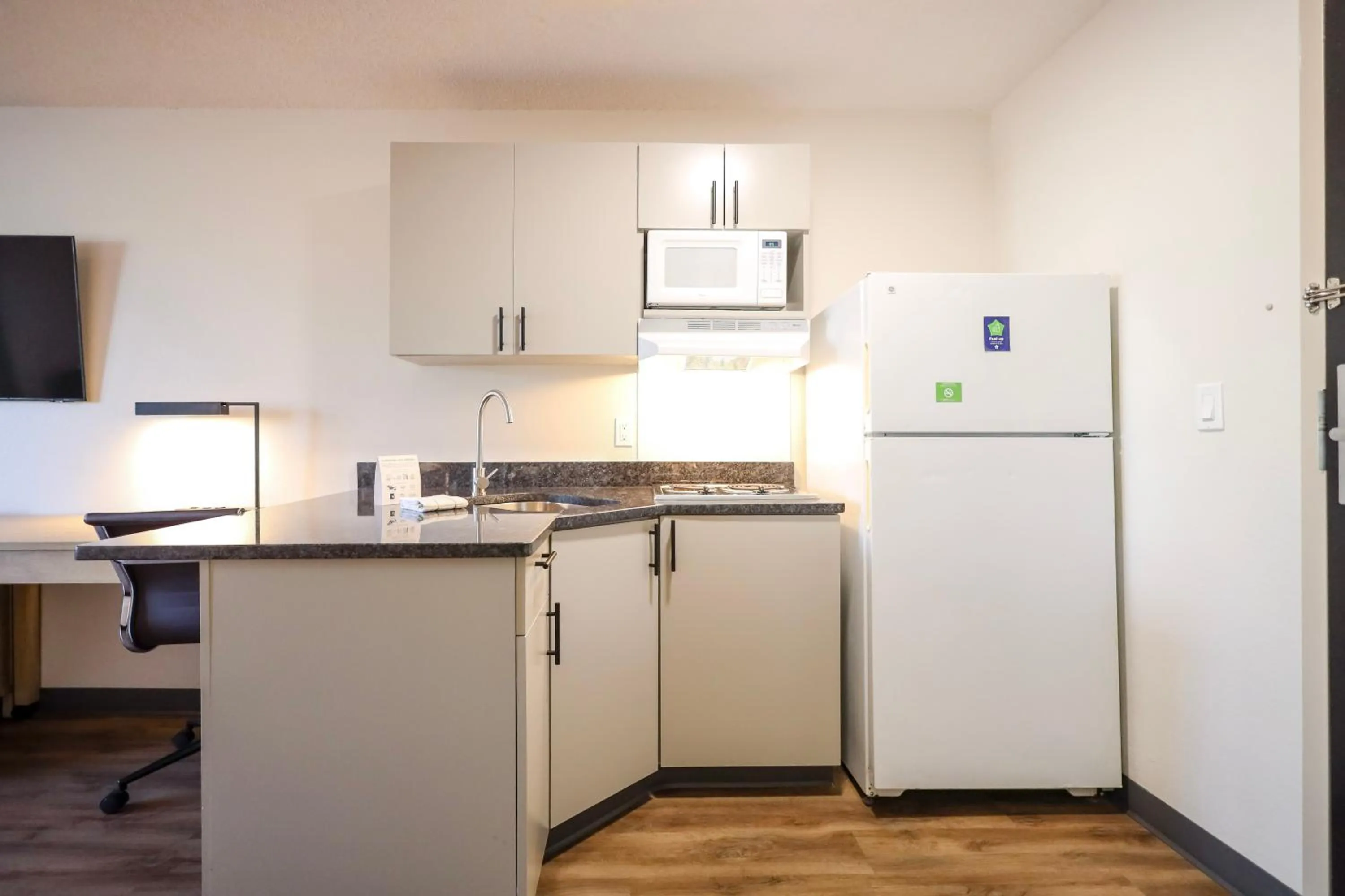 Kitchen or kitchenette in Extended Stay America Suites - Cleveland - Beachwood - Orange Place - South