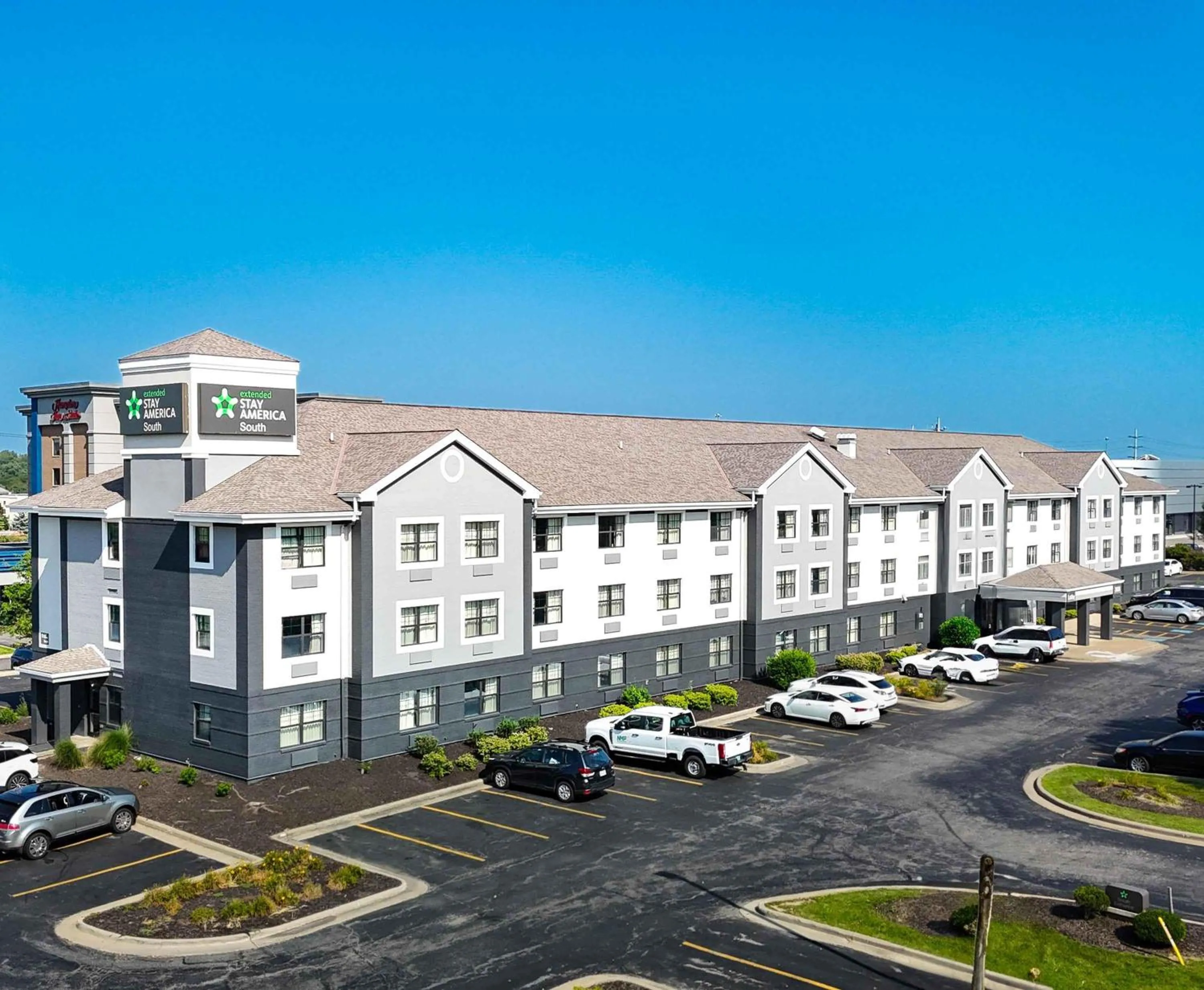 Property building in Extended Stay America Suites - Cleveland - Beachwood - Orange Place - South