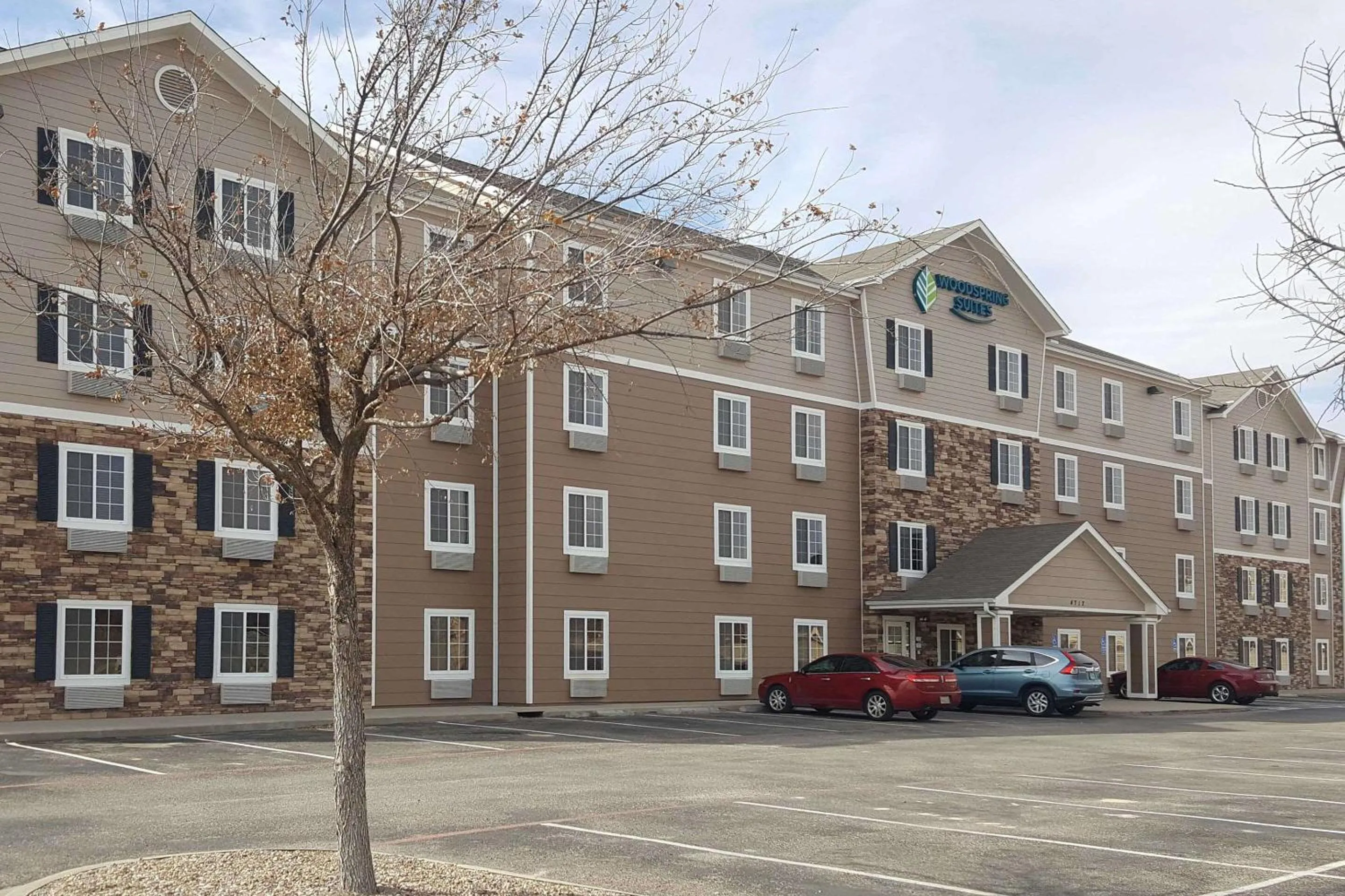 Property building in WoodSpring Suites Midland