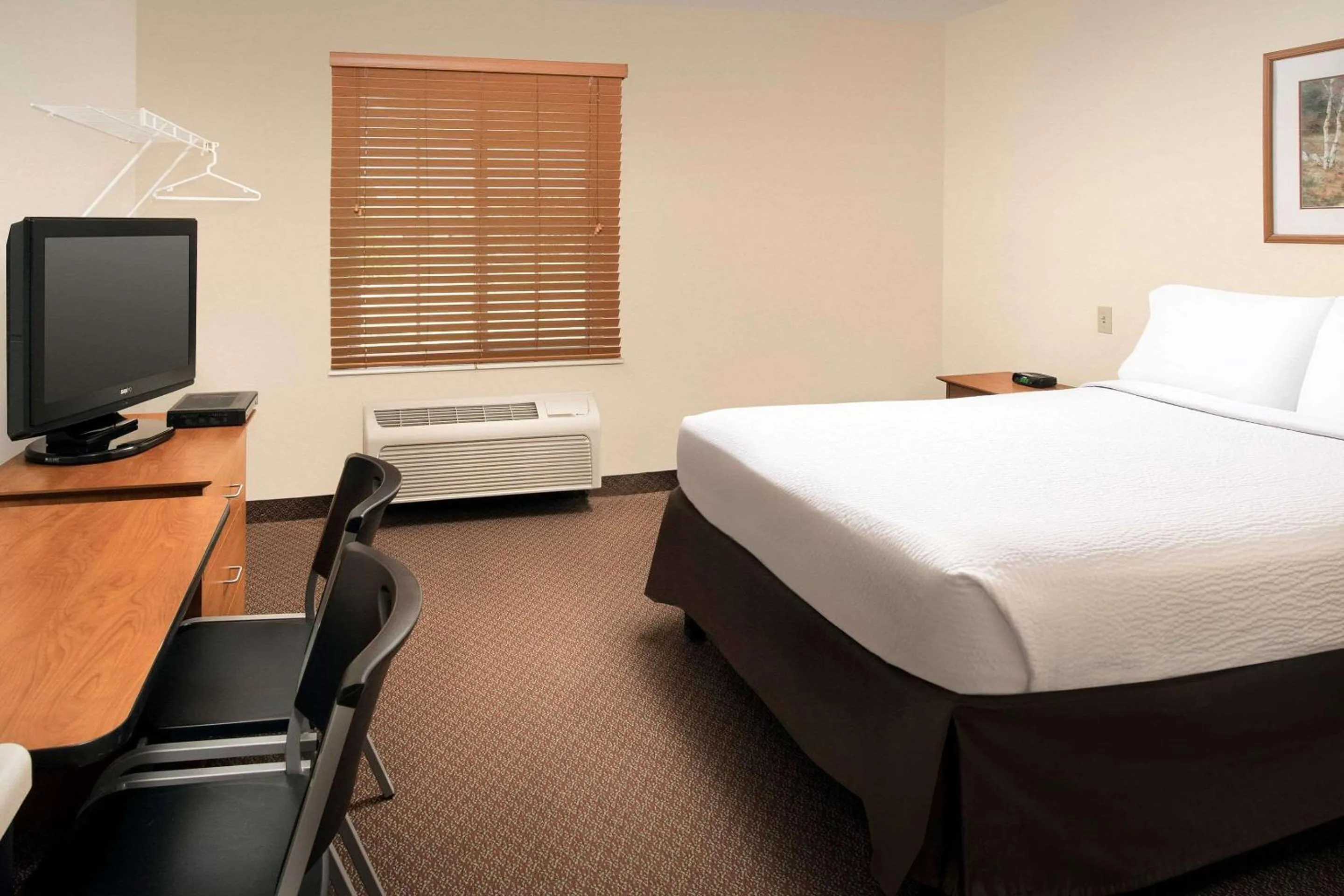 Photo of the whole room, Bed in WoodSpring Suites Midland