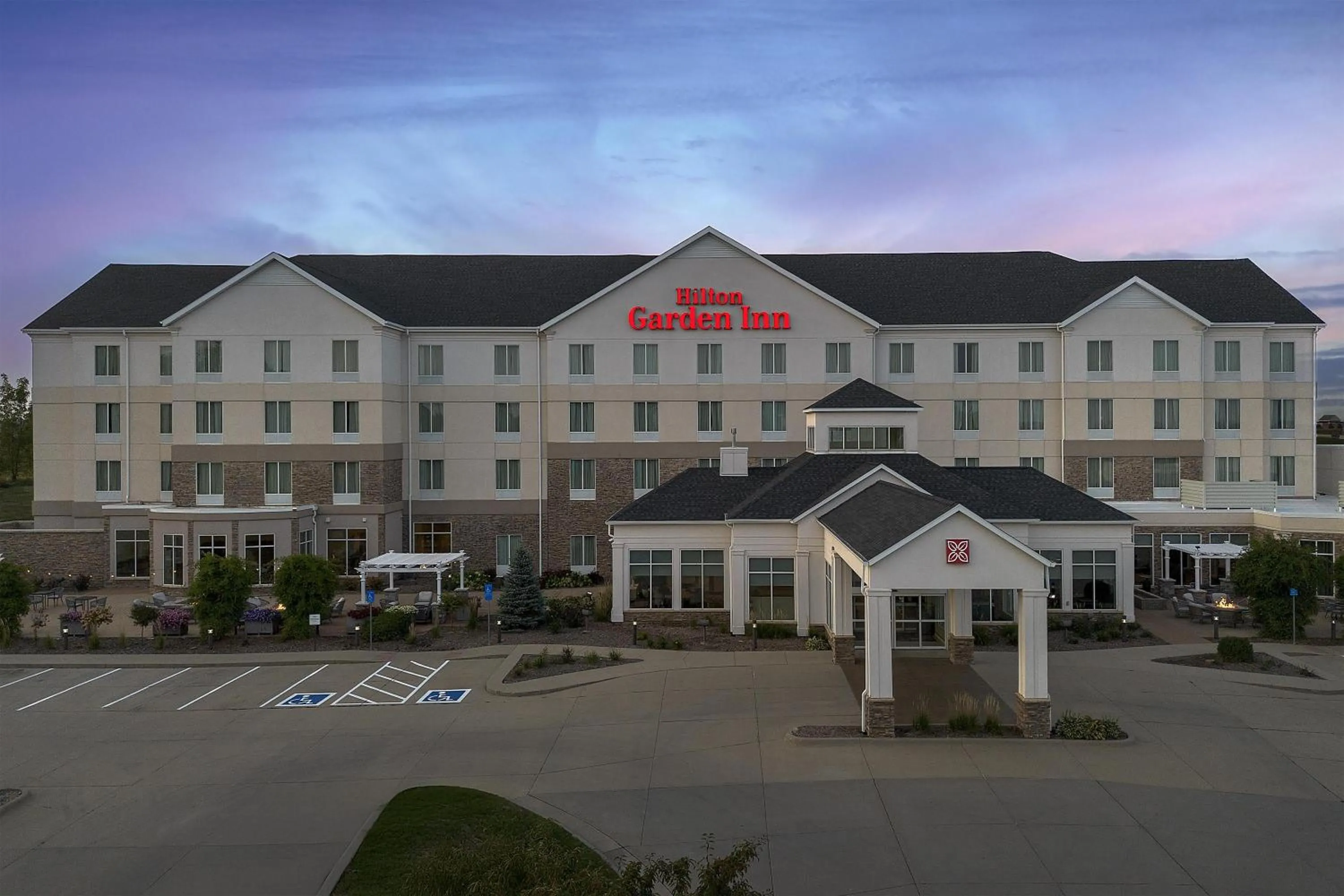 Property building in Hilton Garden Inn Cedar Falls Conference Center