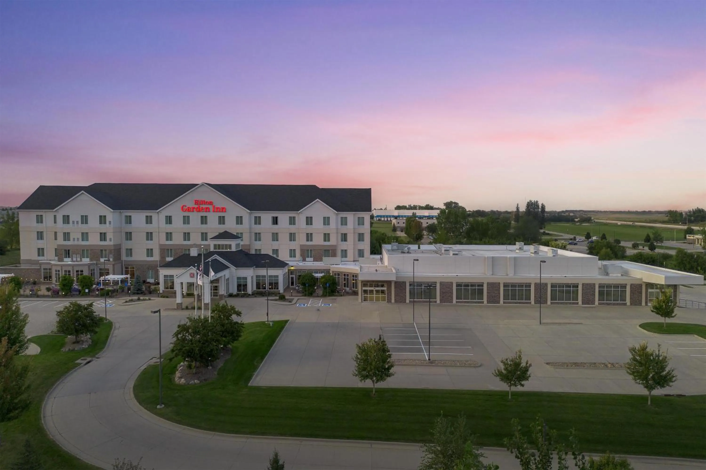 Property building in Hilton Garden Inn Cedar Falls Conference Center