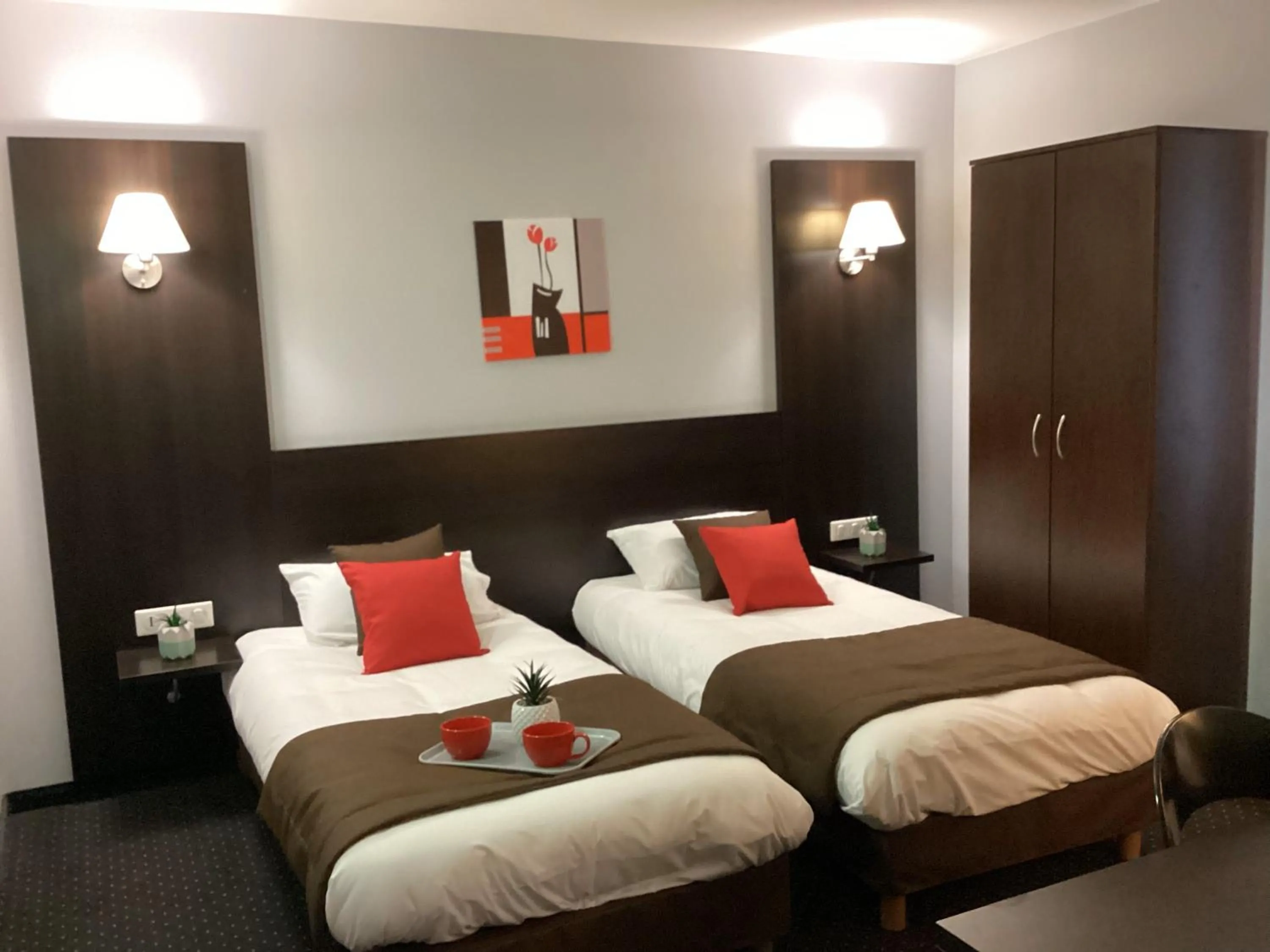 Photo of the whole room, Bed in Hôtel Alliance