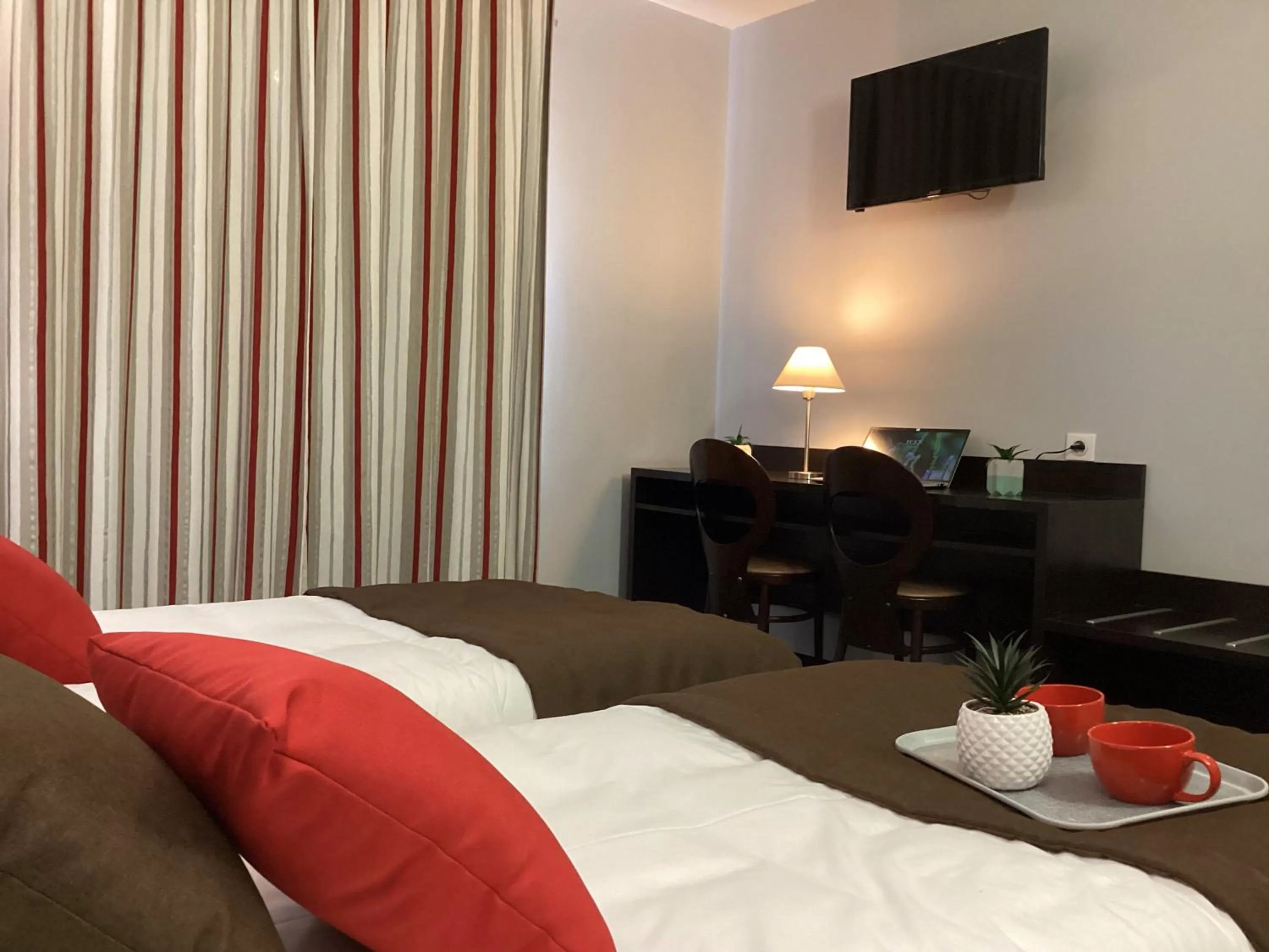 Photo of the whole room, Bed in Hôtel Alliance