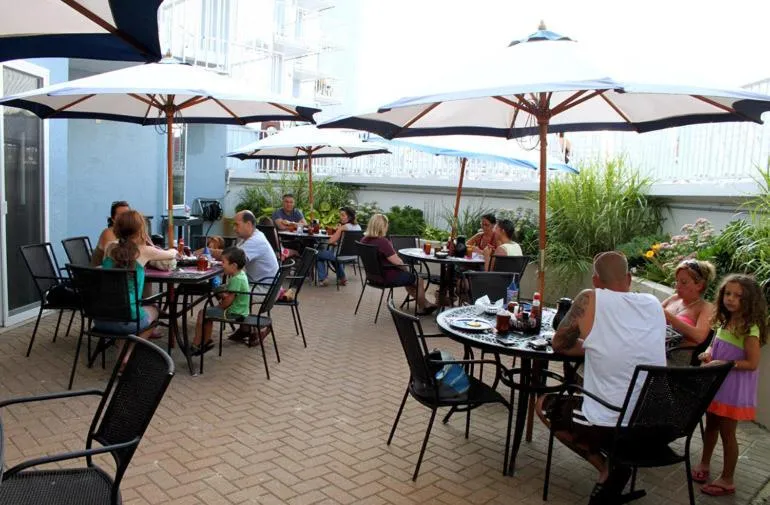 Restaurant/places to eat in El Coronado Resort