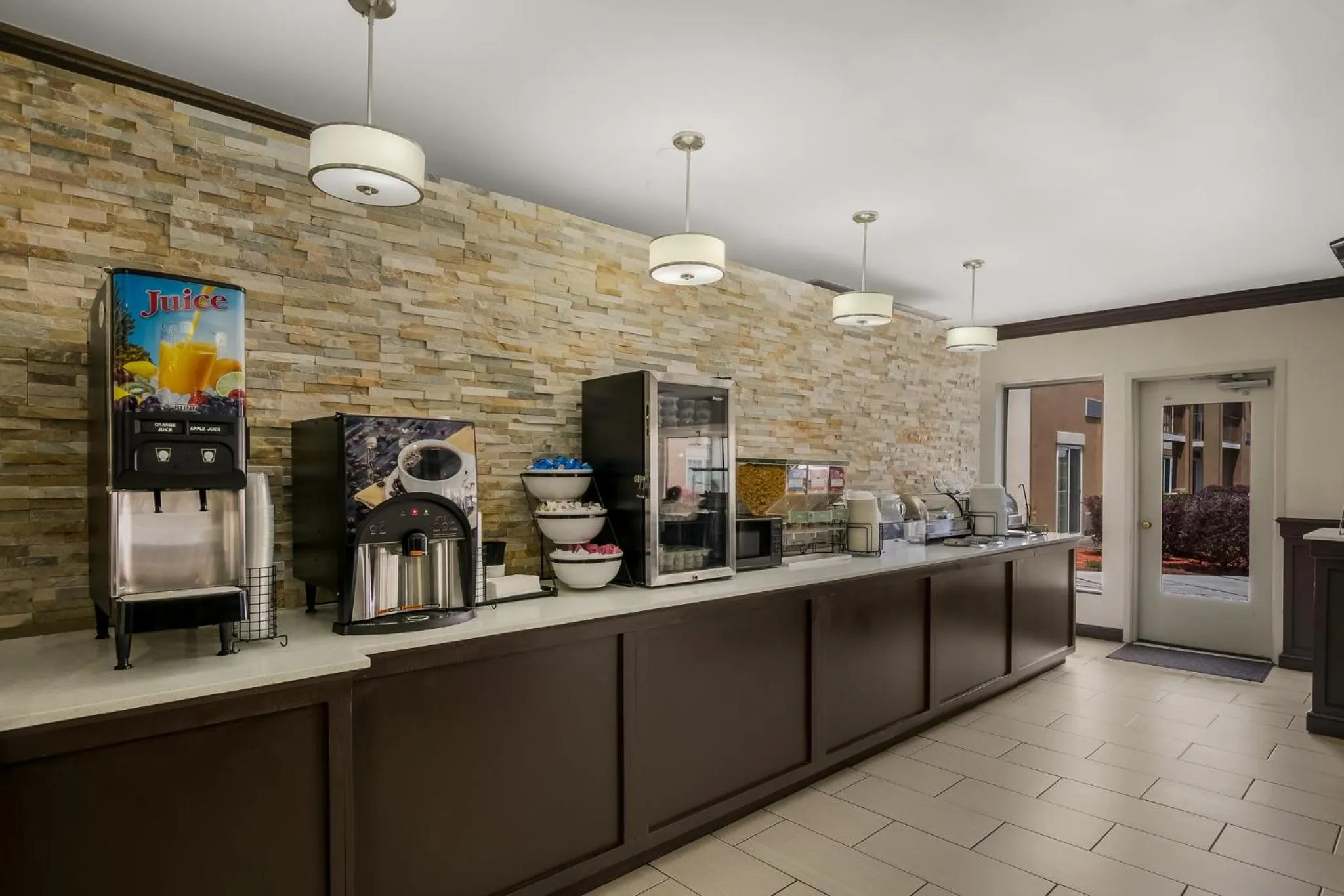 Breakfast in Red Roof Inn PLUS+ & Suites Knoxville West - Cedar Bluff