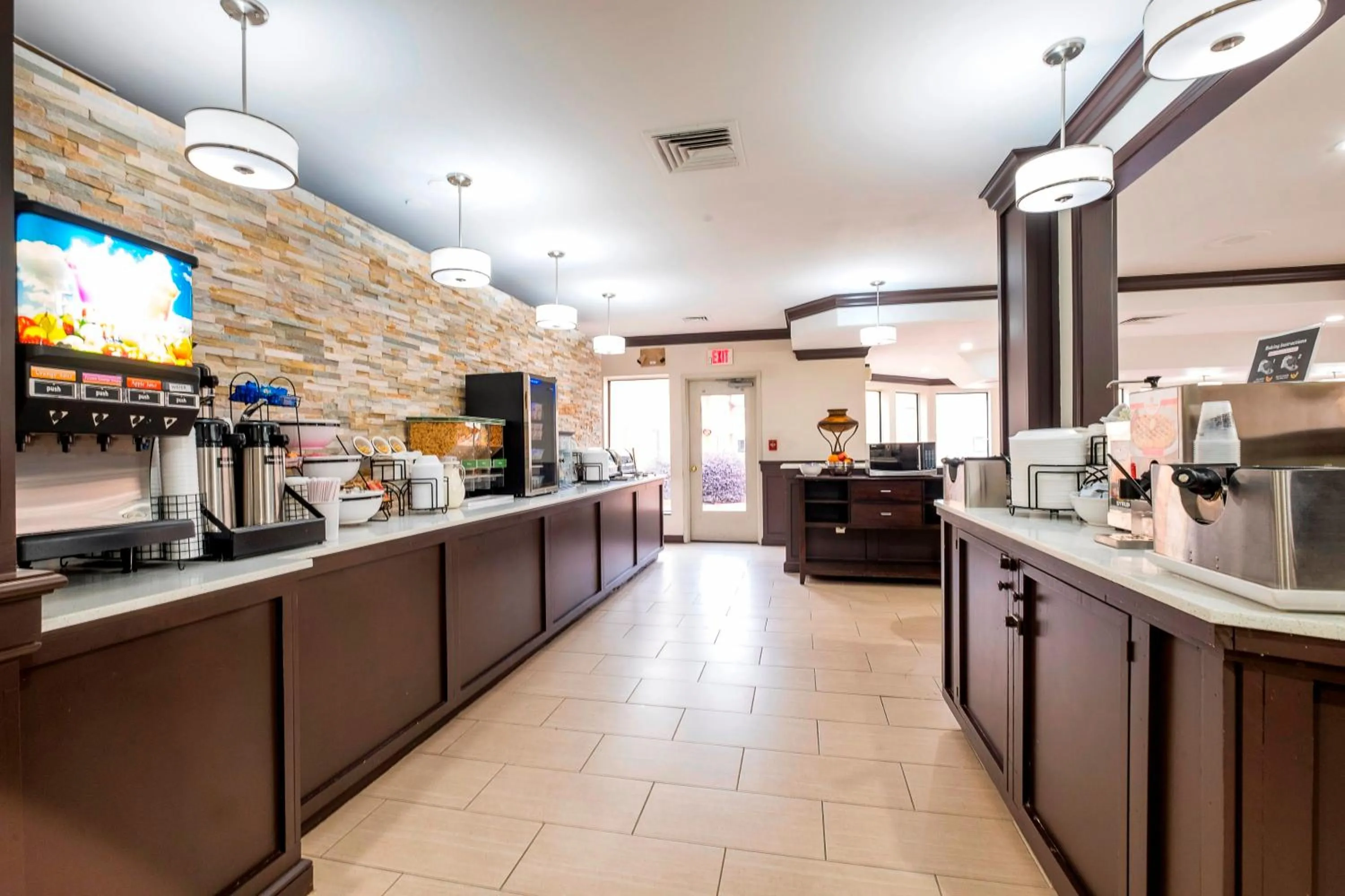 Breakfast in Red Roof Inn PLUS+ & Suites Knoxville West - Cedar Bluff