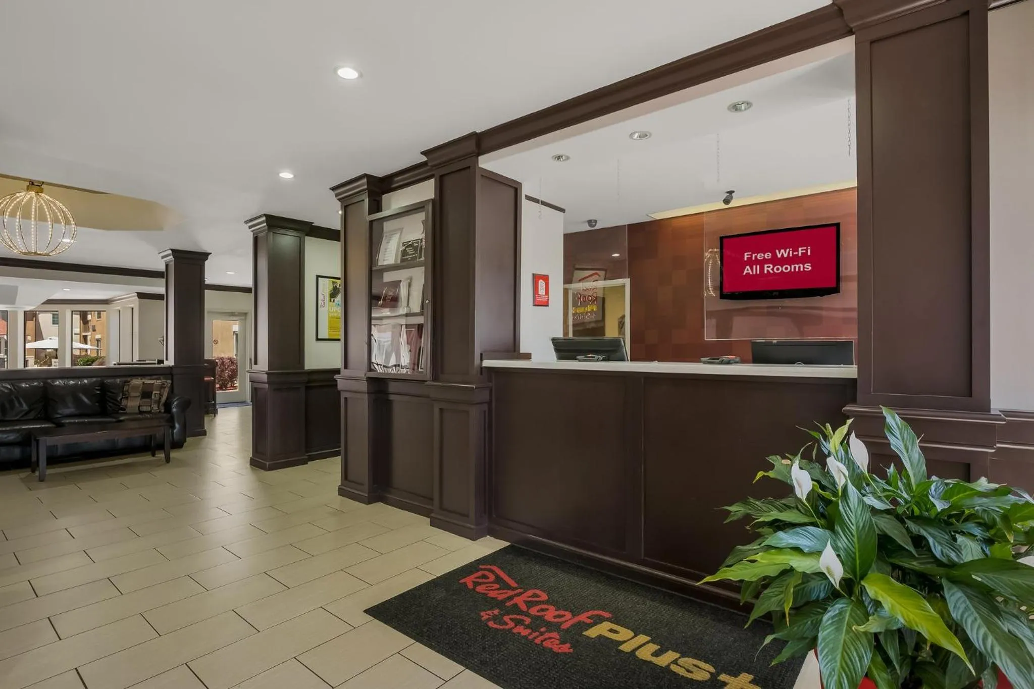 Lobby or reception in Red Roof Inn PLUS+ & Suites Knoxville West - Cedar Bluff