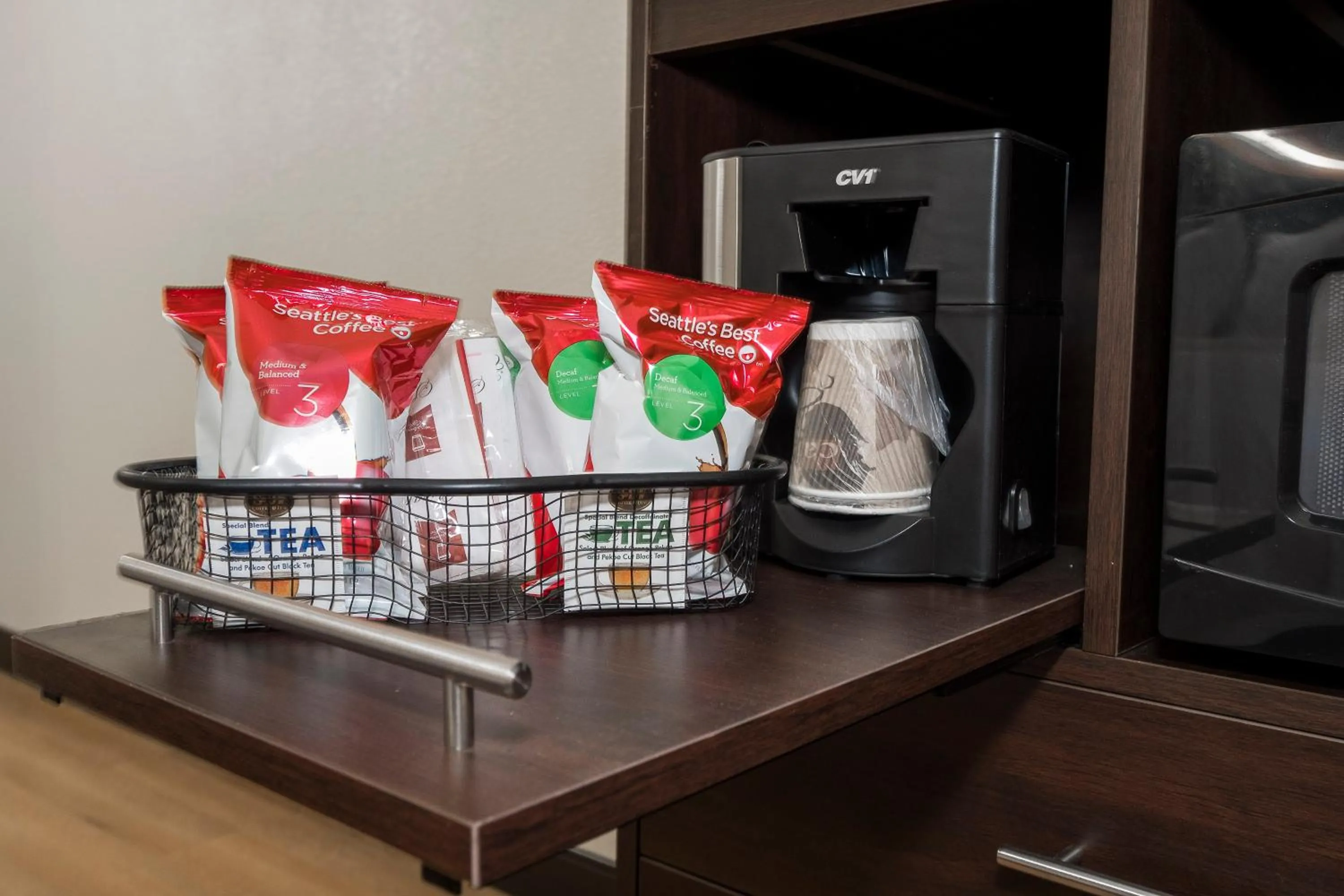 Bedroom in Red Roof Inn PLUS+ & Suites Knoxville West - Cedar Bluff