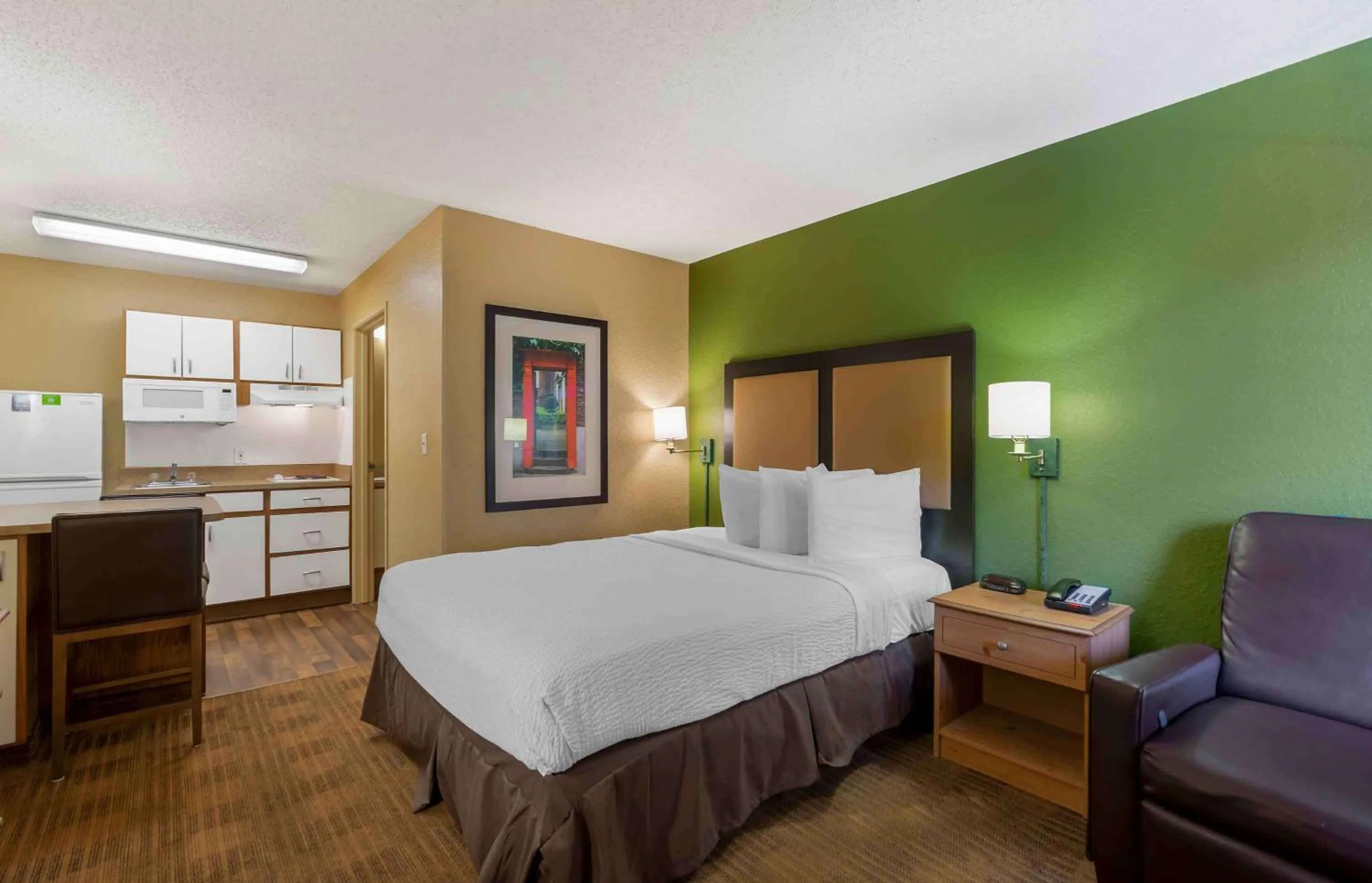 Bedroom, Bed in Extended Stay America Suites - Clearwater - Carillon Park