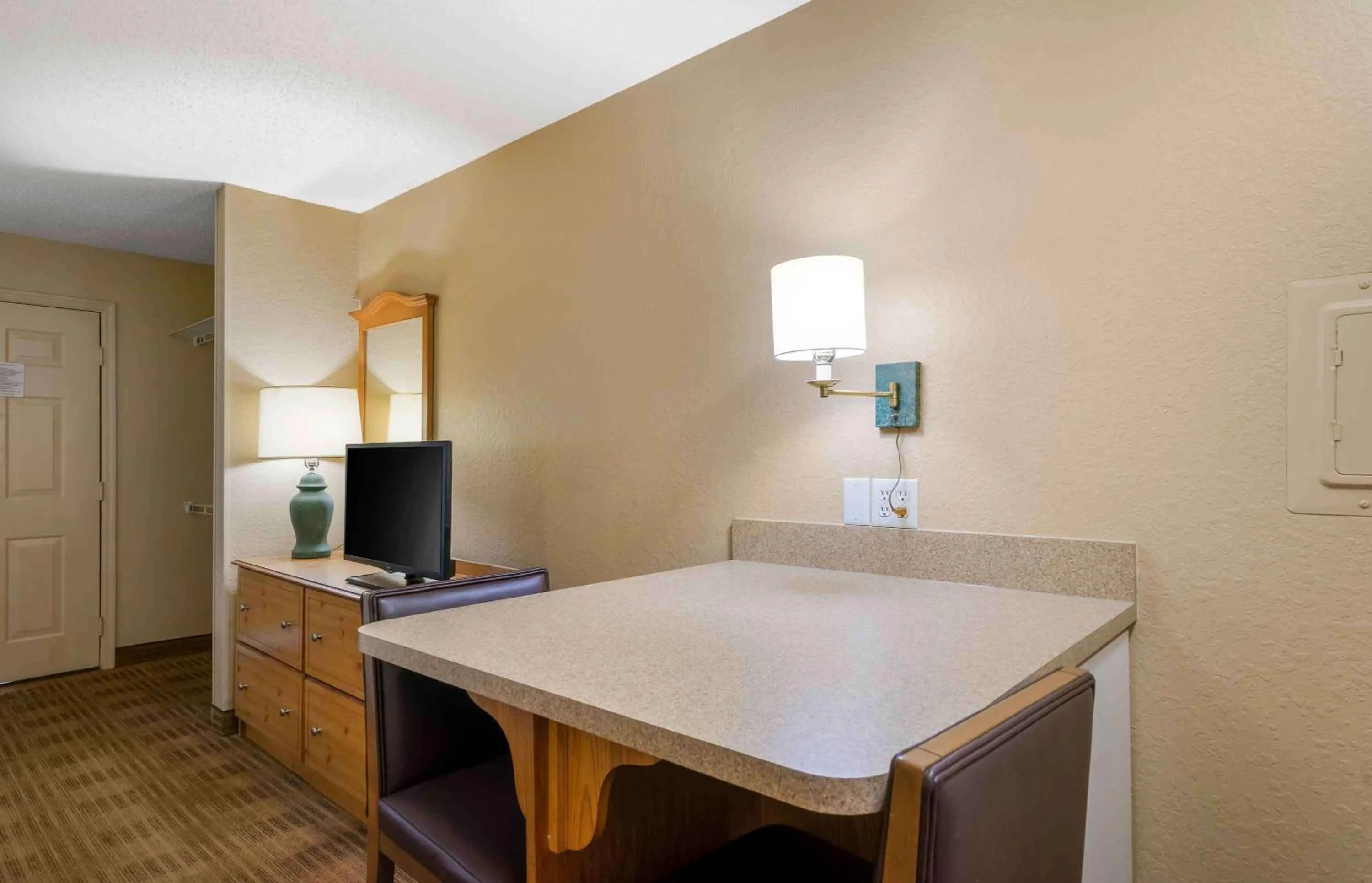 Bedroom in Extended Stay America Suites - Clearwater - Carillon Park