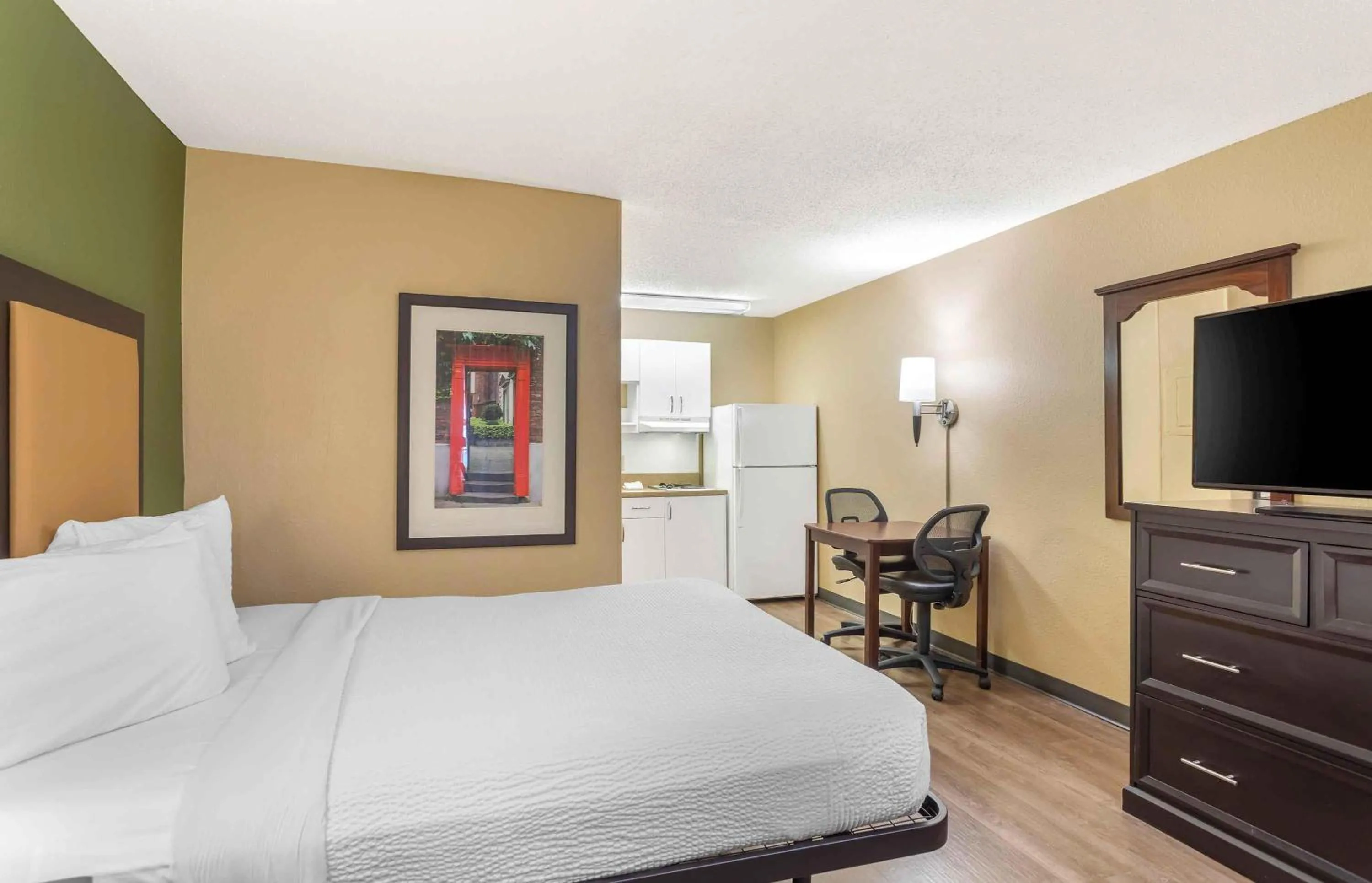 Bedroom, Bed in Extended Stay America Select Suites - Nashville - Airport
