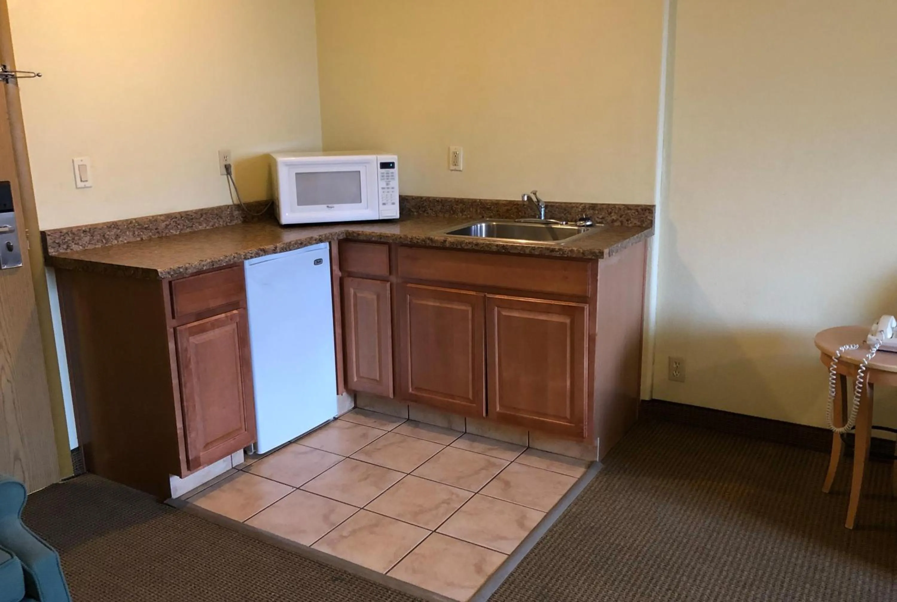 Kitchen/Kitchenette in Knights Inn Evanston