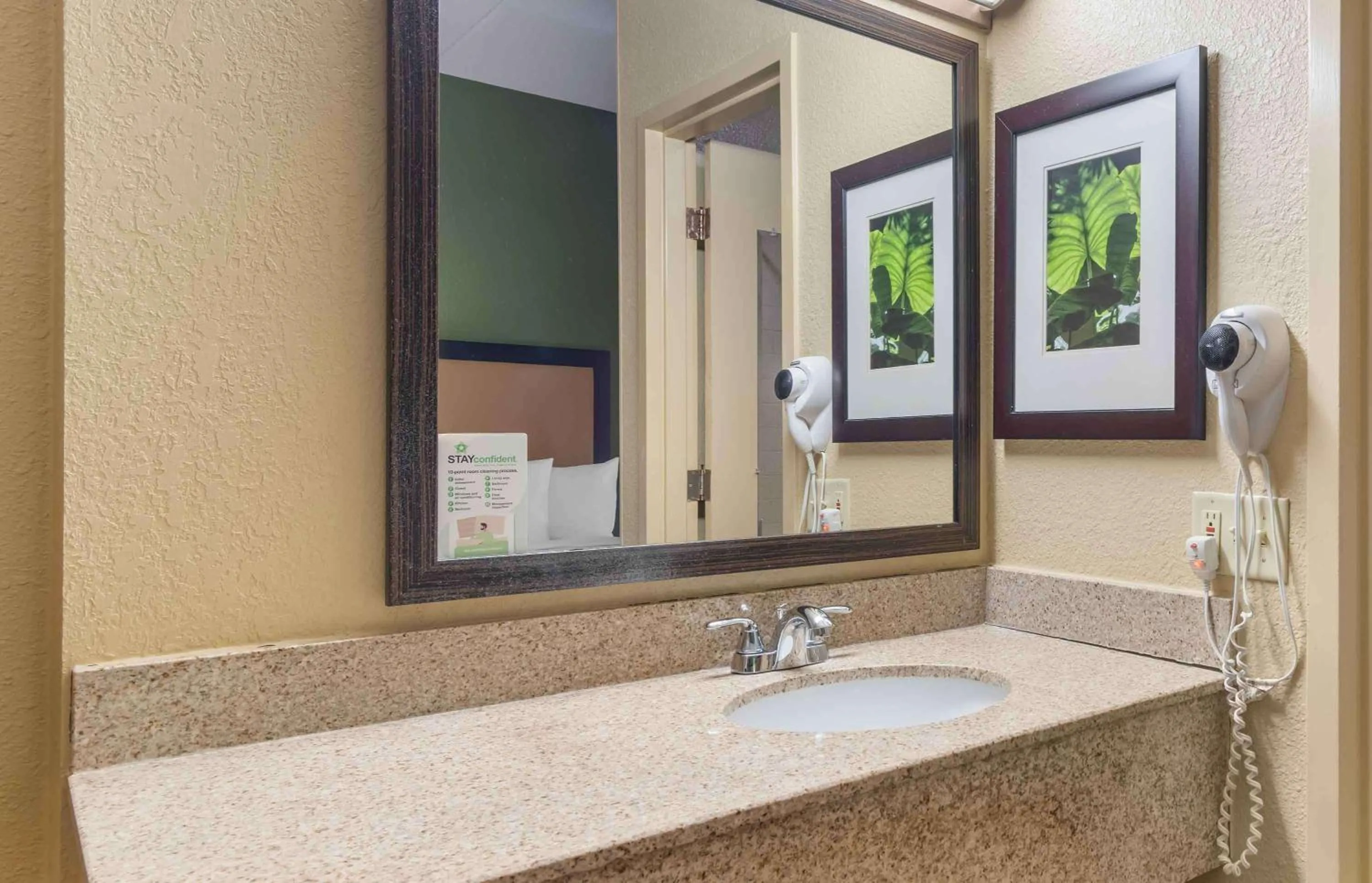 Bathroom in Extended Stay America Suites - Atlanta - Gwinnett Place