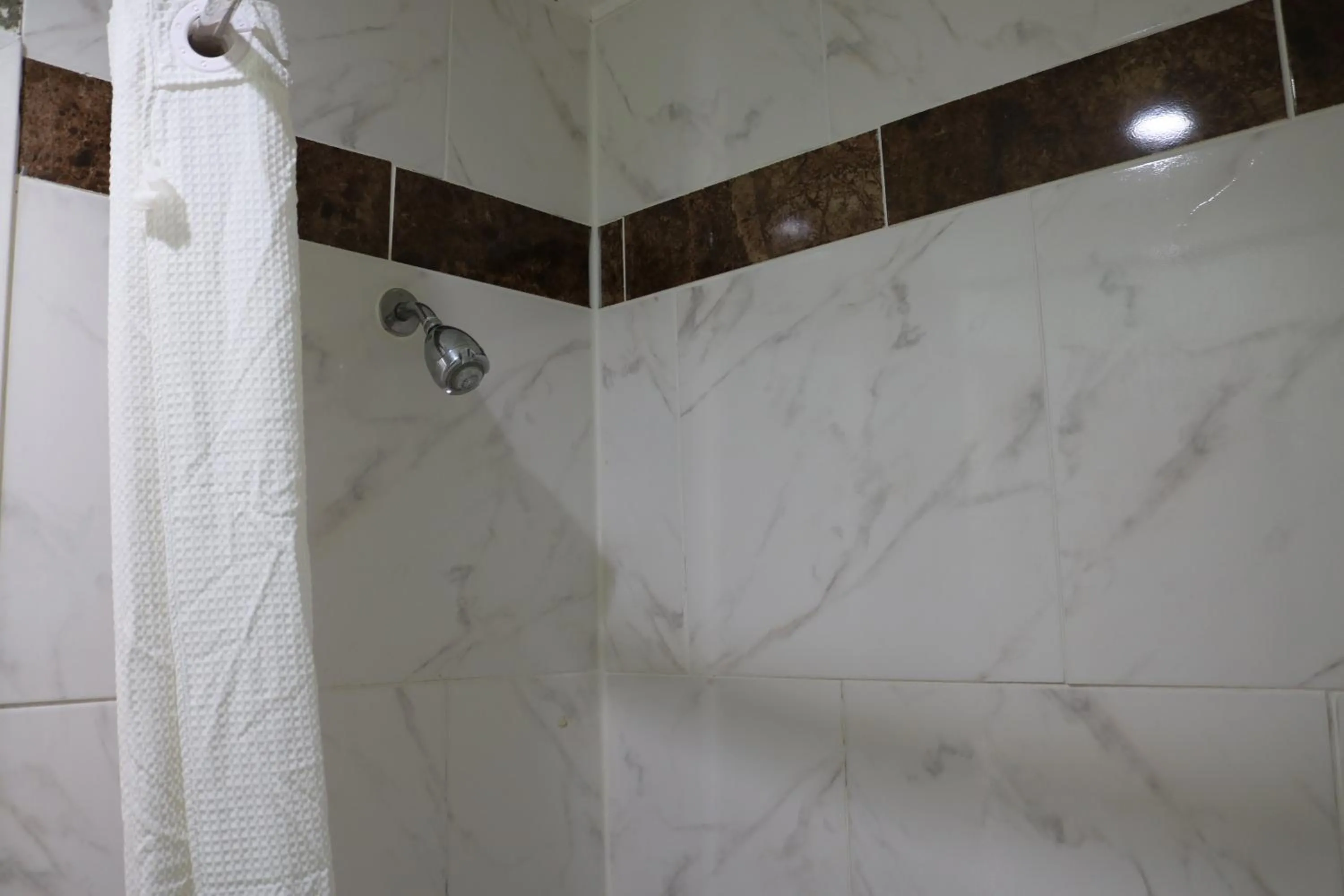 Shower in Great Western Inn