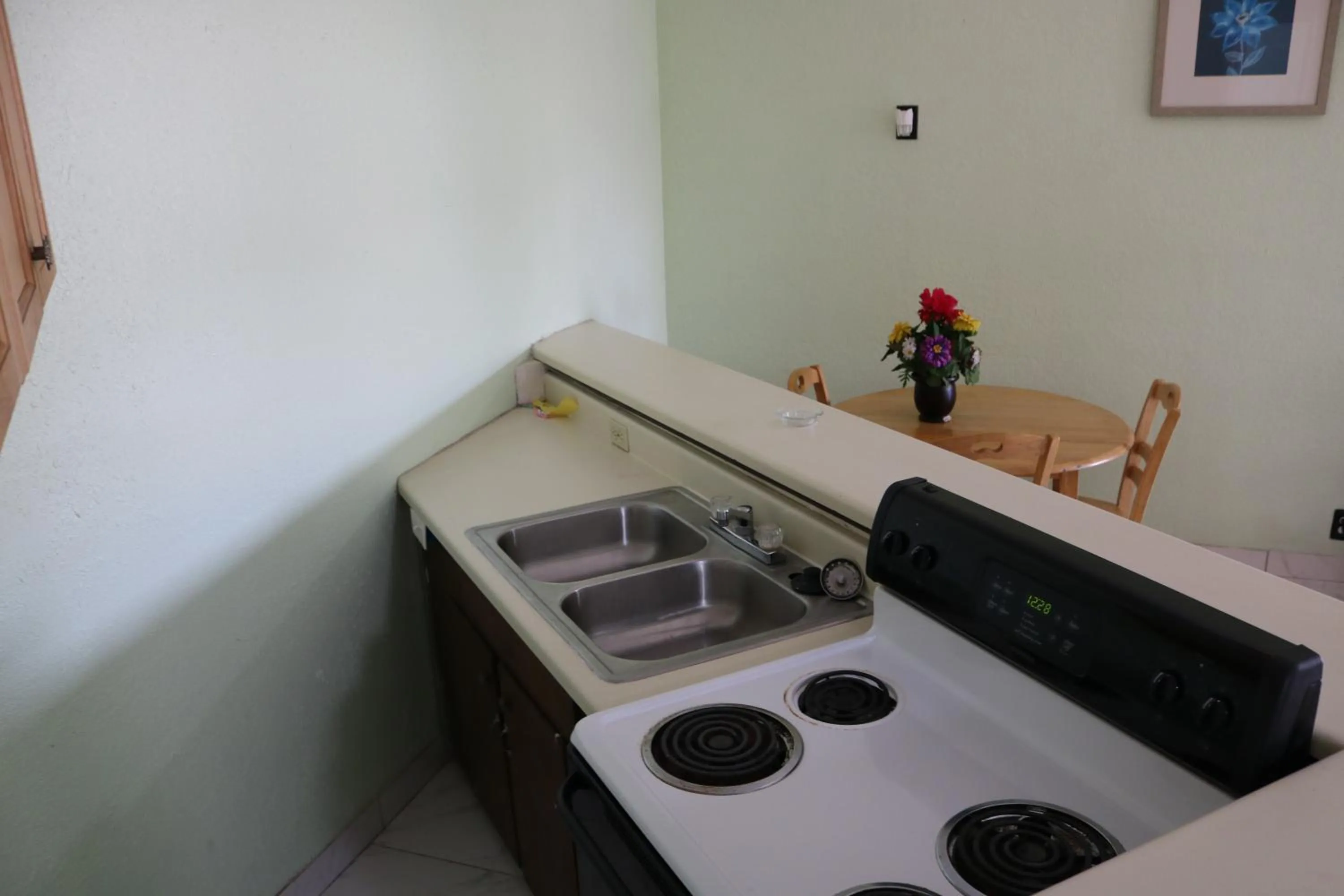 Kitchen or kitchenette in Great Western Inn