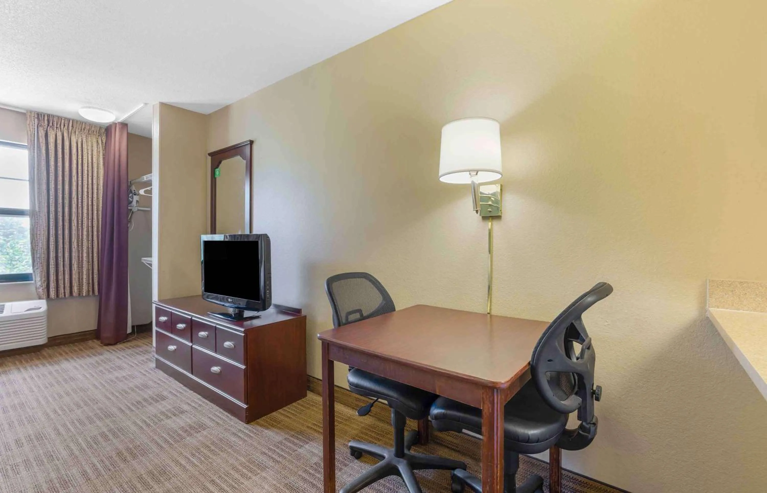 Bedroom in Extended Stay America Suites - Mobile - Spring Hill