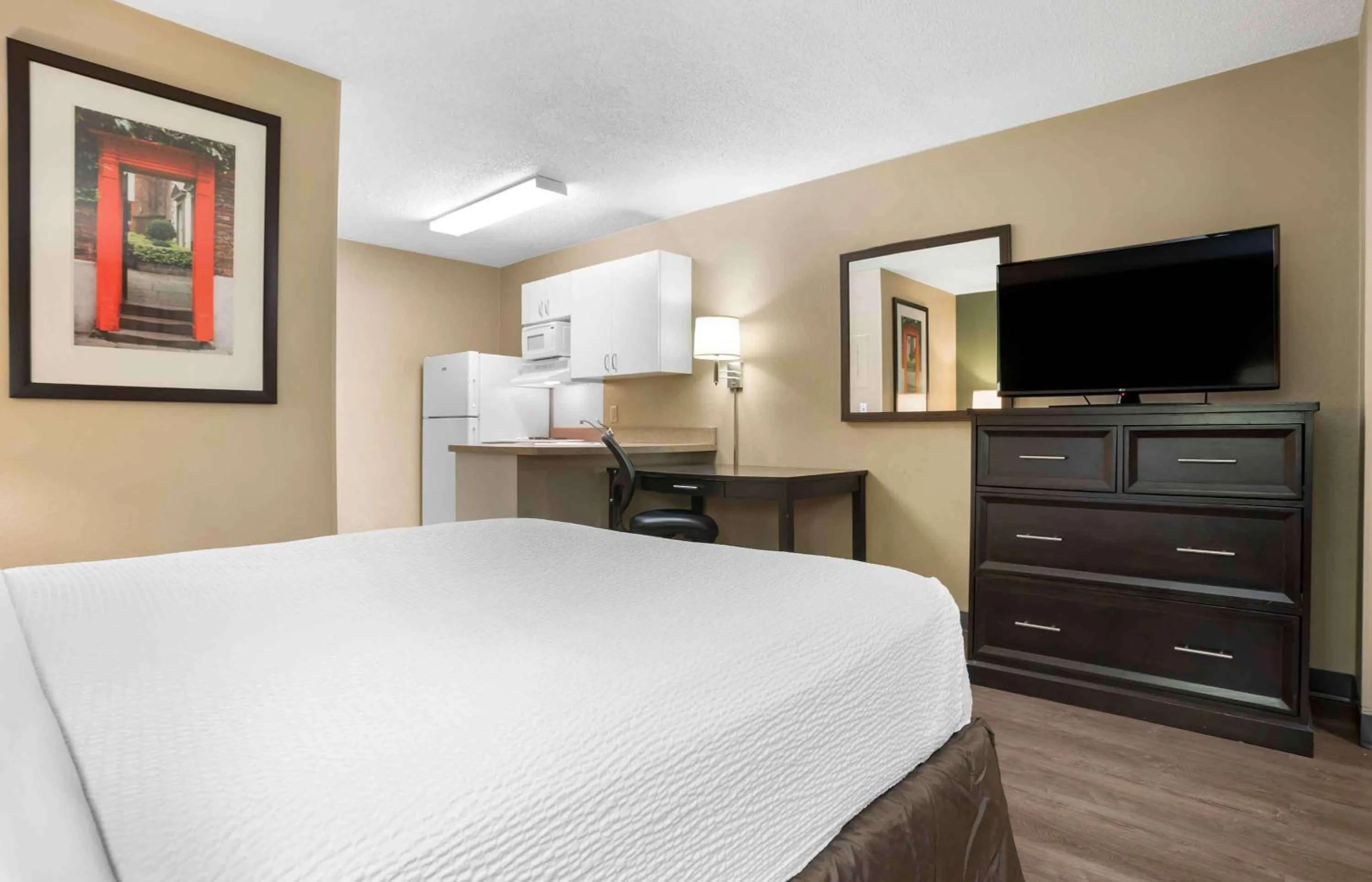 Bedroom, Bed in Extended Stay America Suites - Mobile - Spring Hill