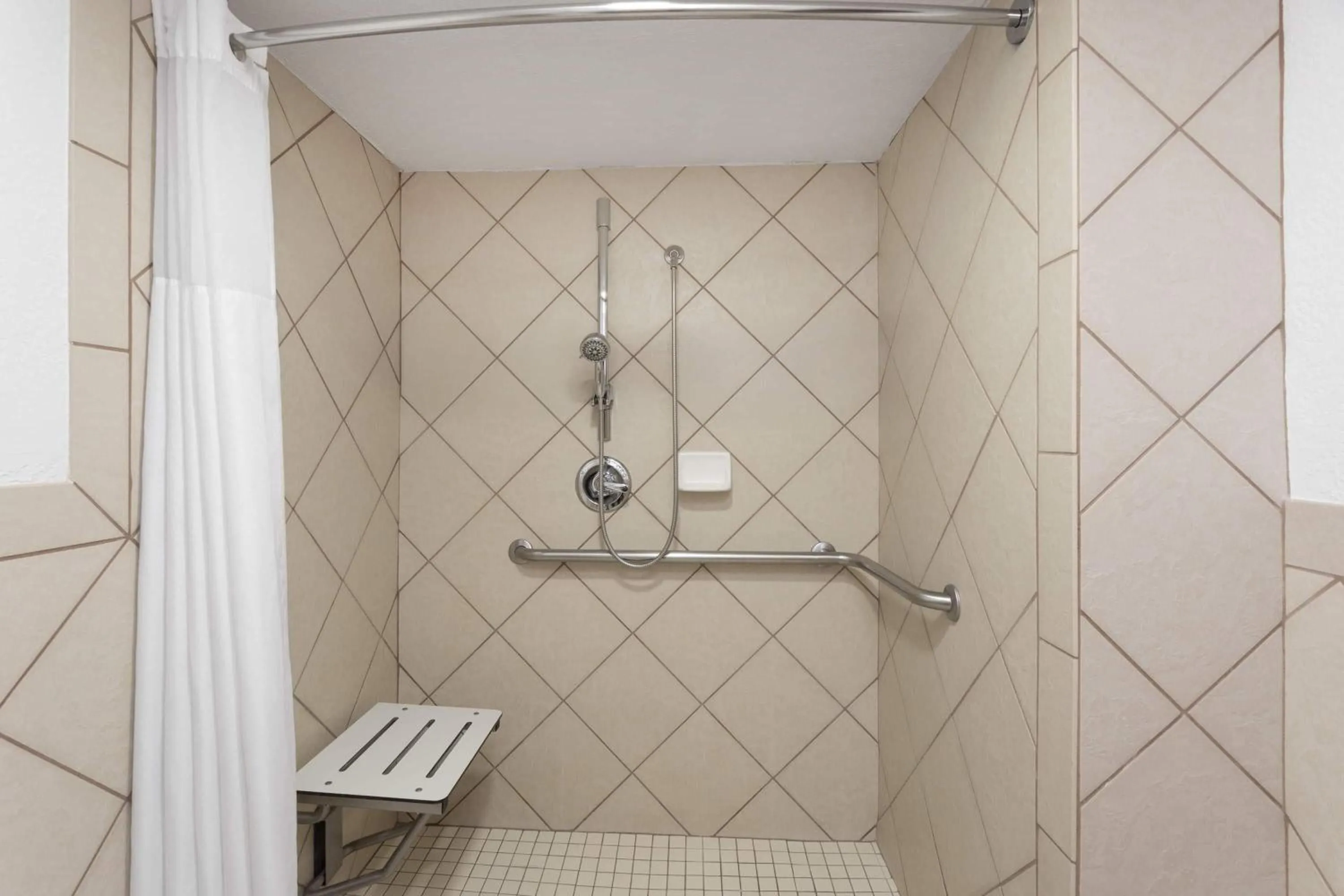 Shower in PaddleTail Waterfront Lodge, Trademark Collection by Wyndham