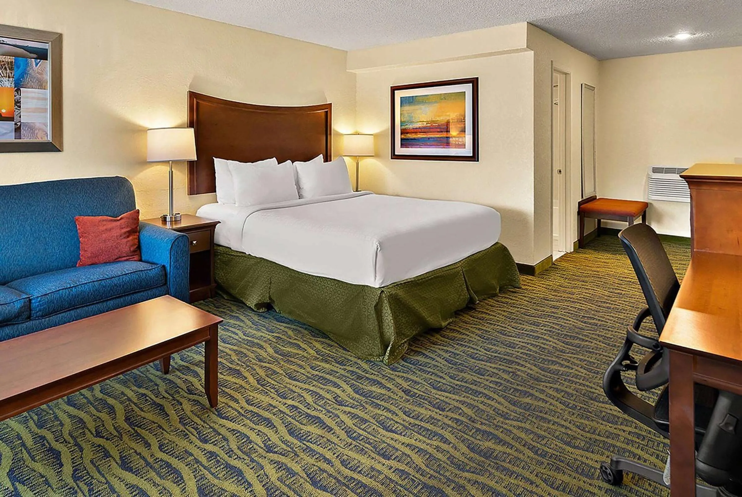 Photo of the whole room, Bed in PaddleTail Waterfront Lodge, Trademark Collection by Wyndham