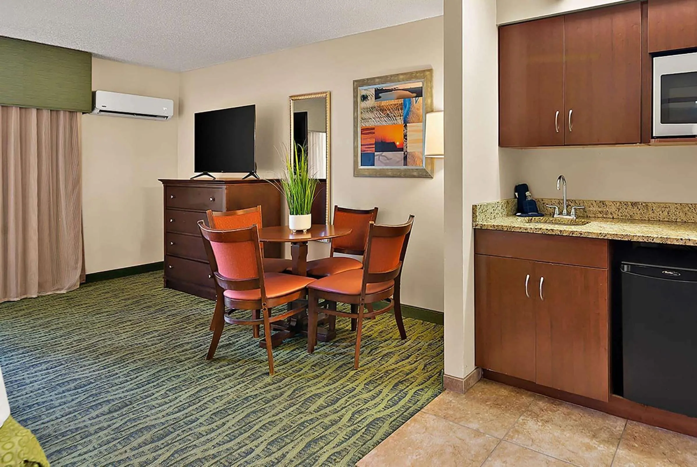 Photo of the whole room in PaddleTail Waterfront Lodge, Trademark Collection by Wyndham