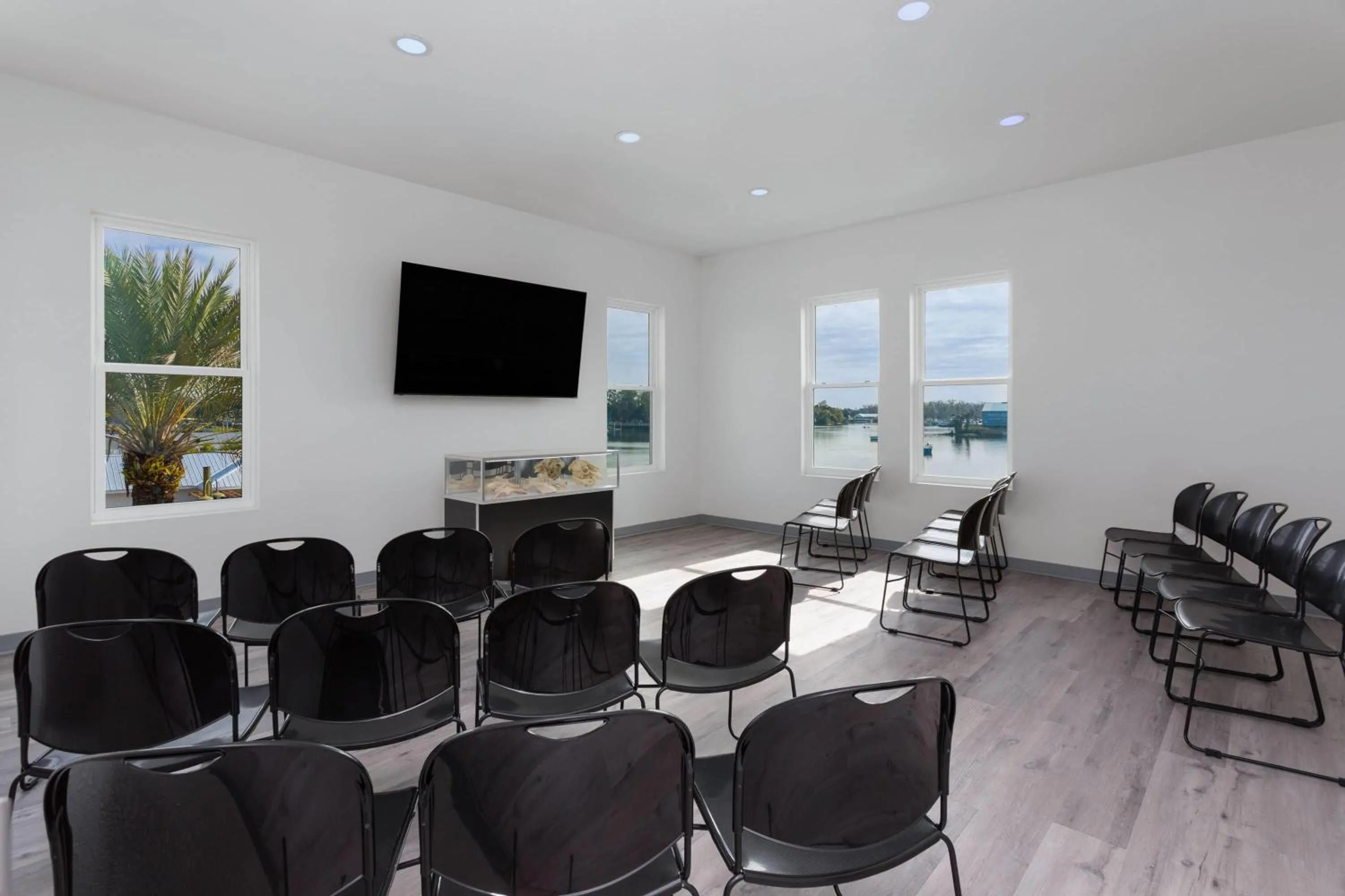 Meeting/conference room in PaddleTail Waterfront Lodge, Trademark Collection by Wyndham