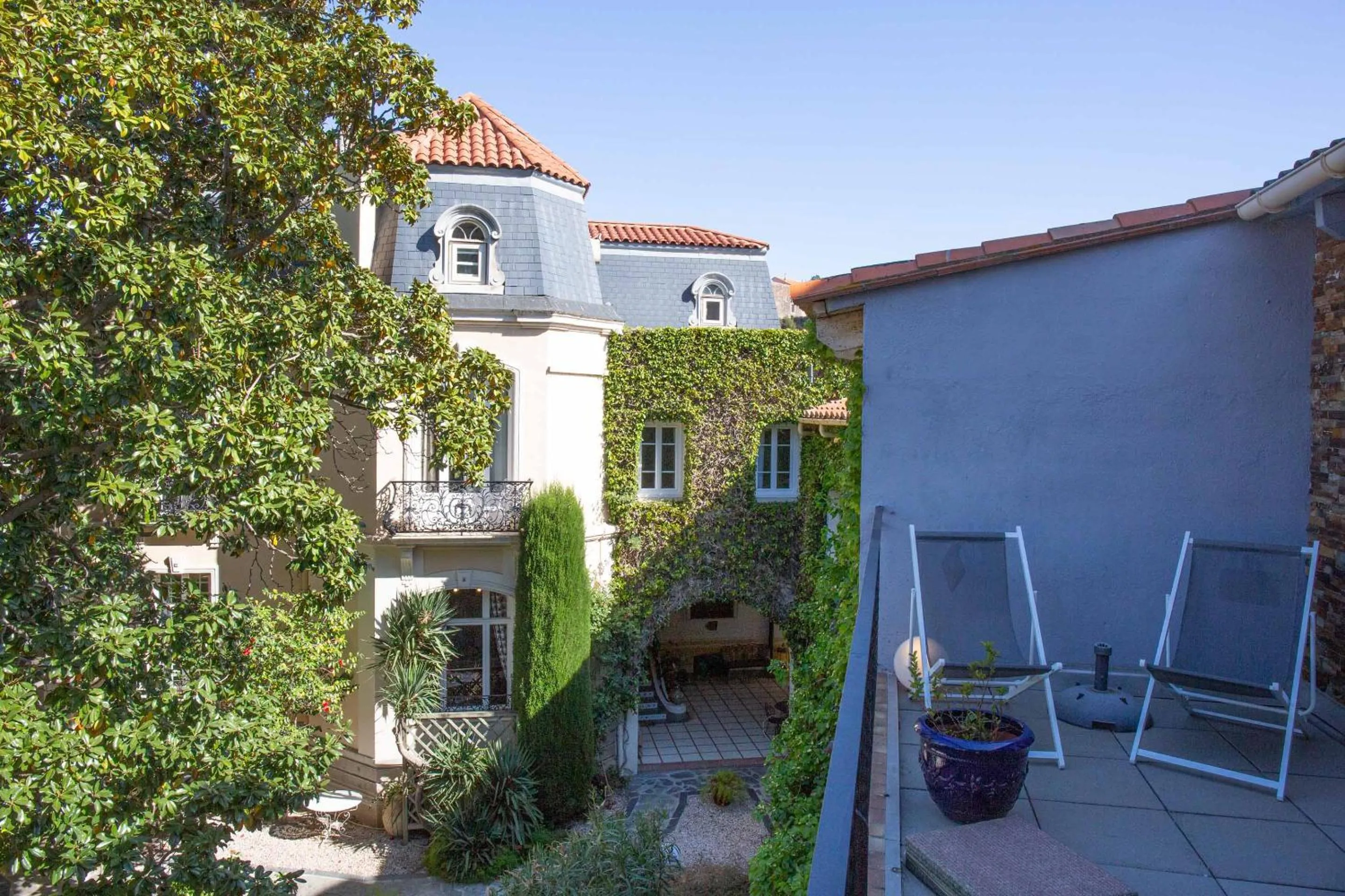 Property building in Hôtel La Casa Pairal