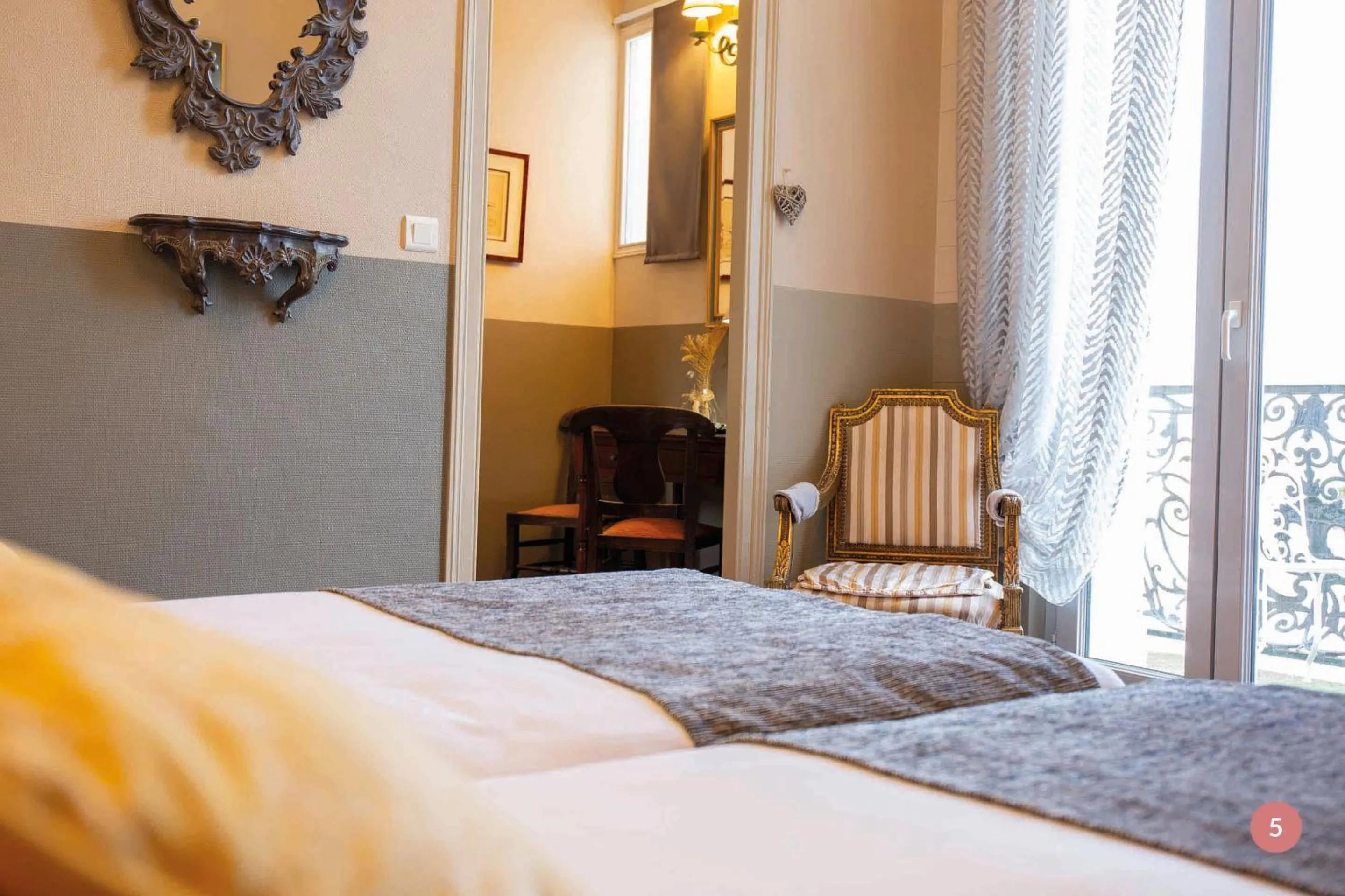 Bed in Hôtel La Casa Pairal