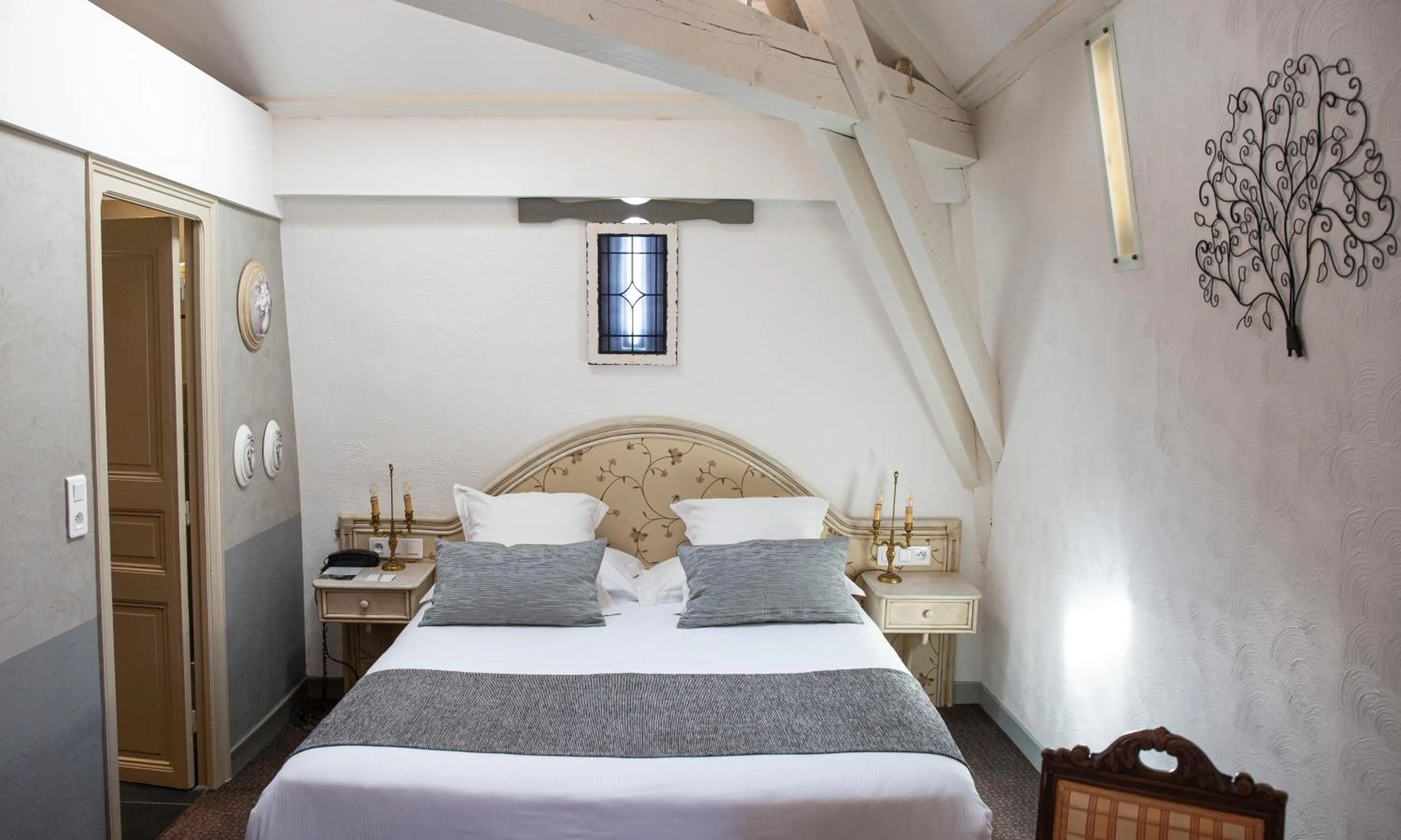 Photo of the whole room, Bed in Hôtel La Casa Pairal