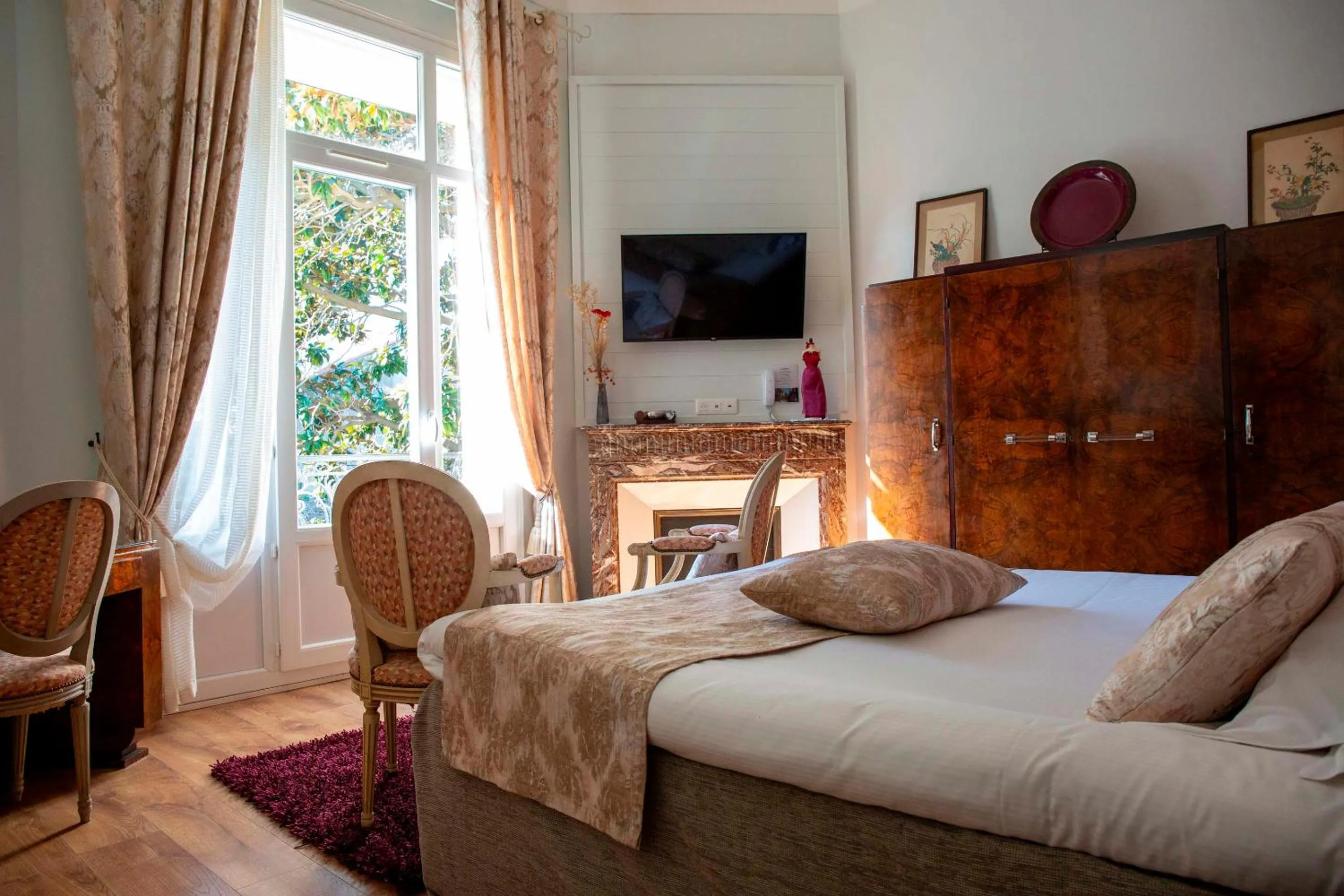 Photo of the whole room, Bed in Hôtel La Casa Pairal