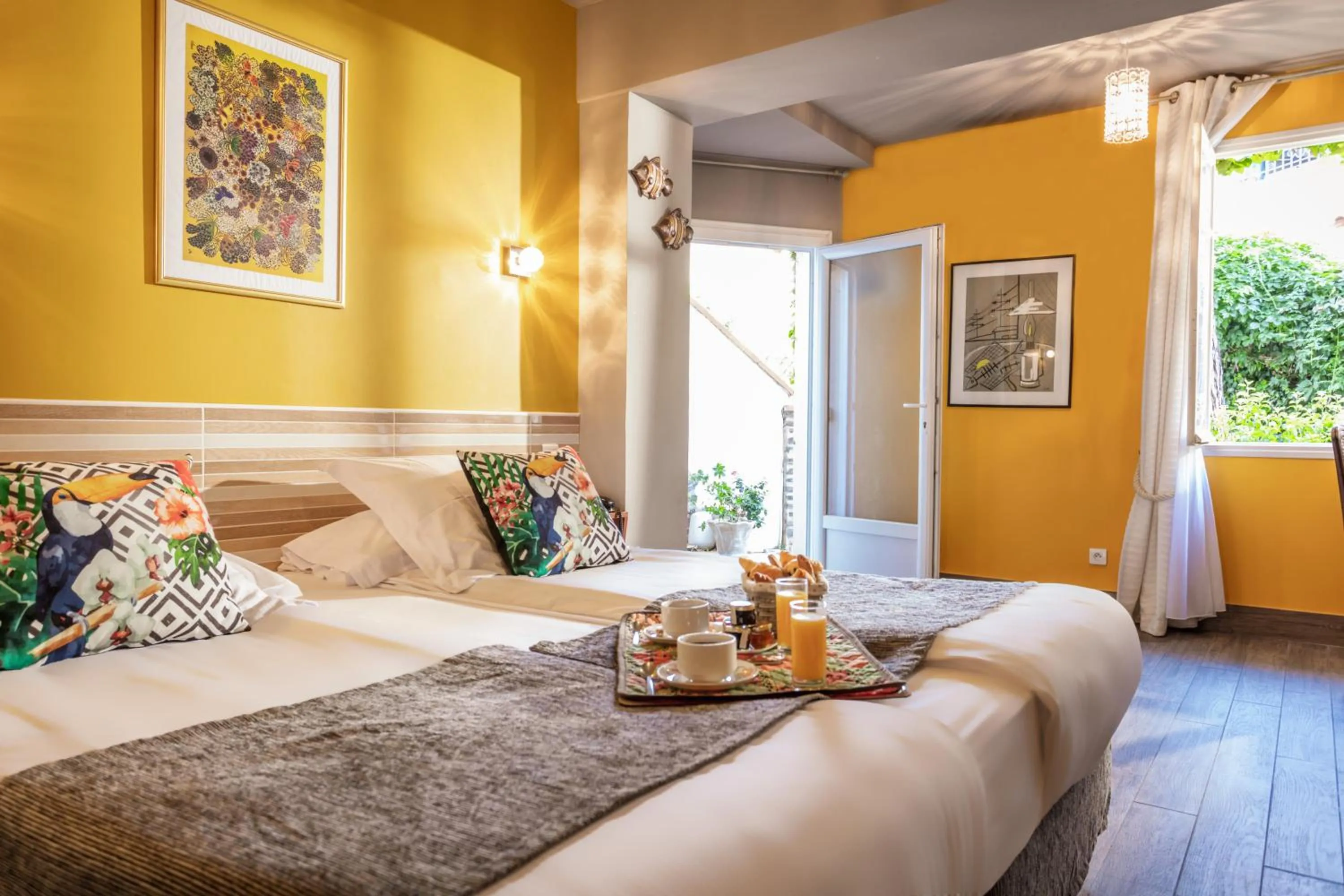 Bed in Hôtel La Casa Pairal