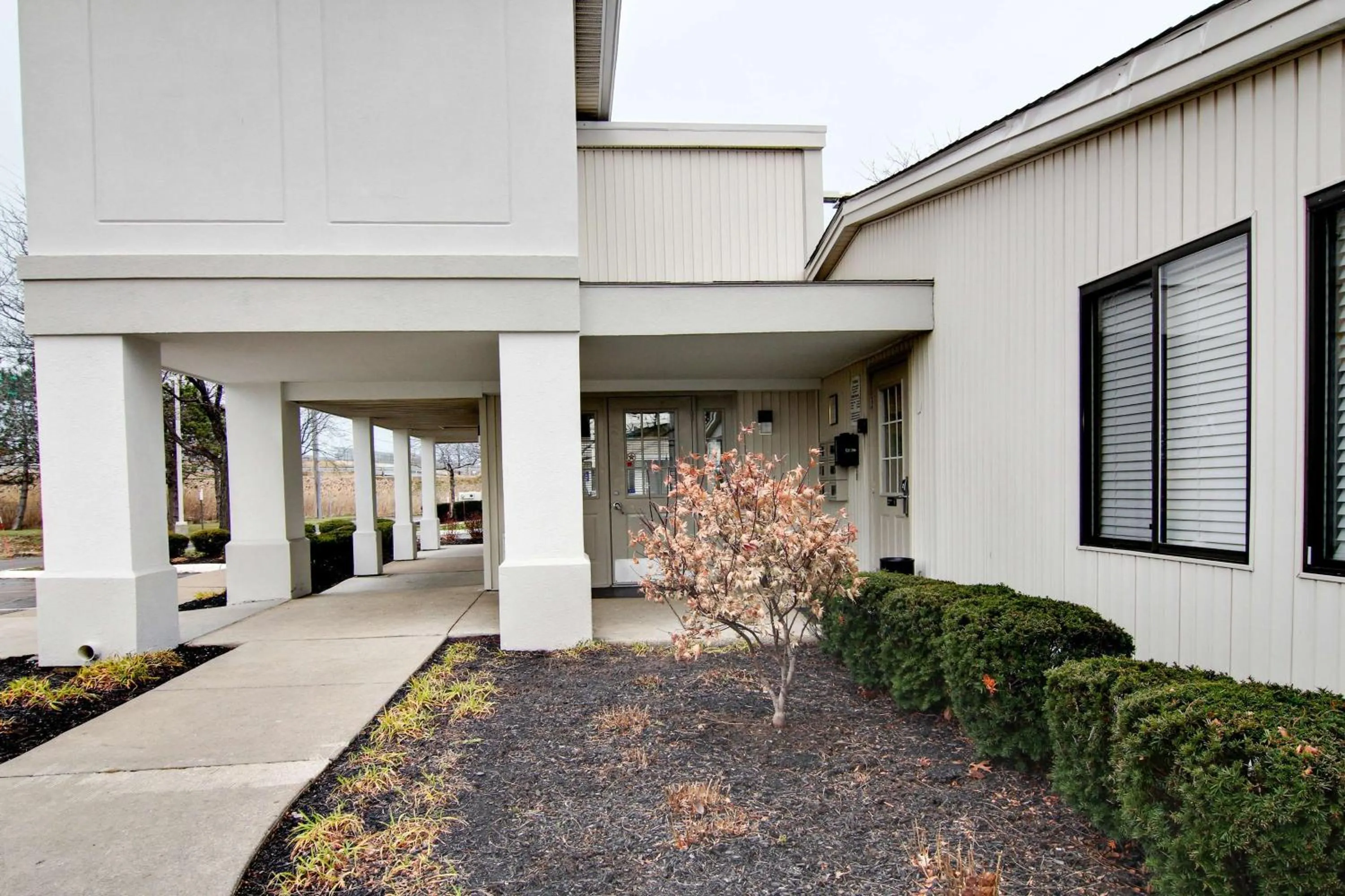 Property building in Suburban Studios Mentor - Cleveland Northeast