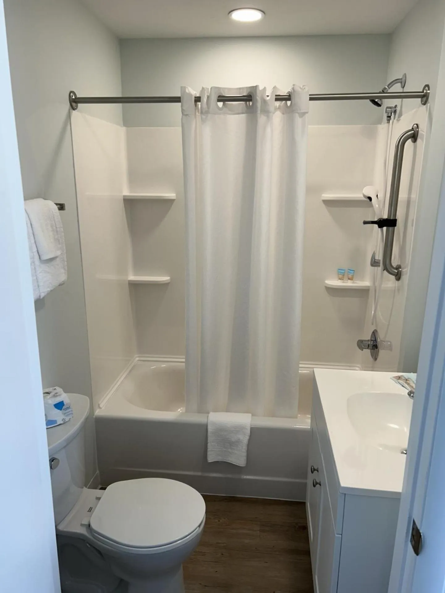 Bathroom in The Admiral Hotel/Motel