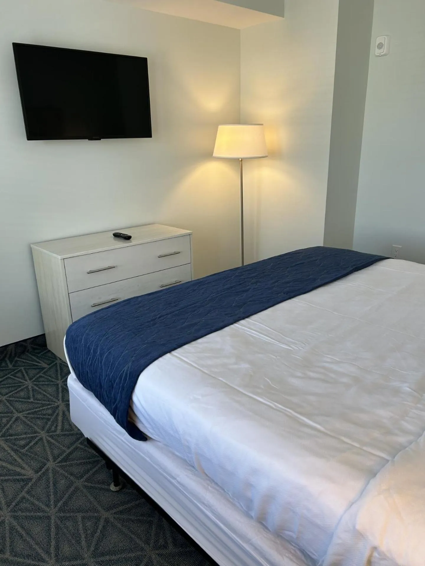 Photo of the whole room in The Admiral Hotel/Motel