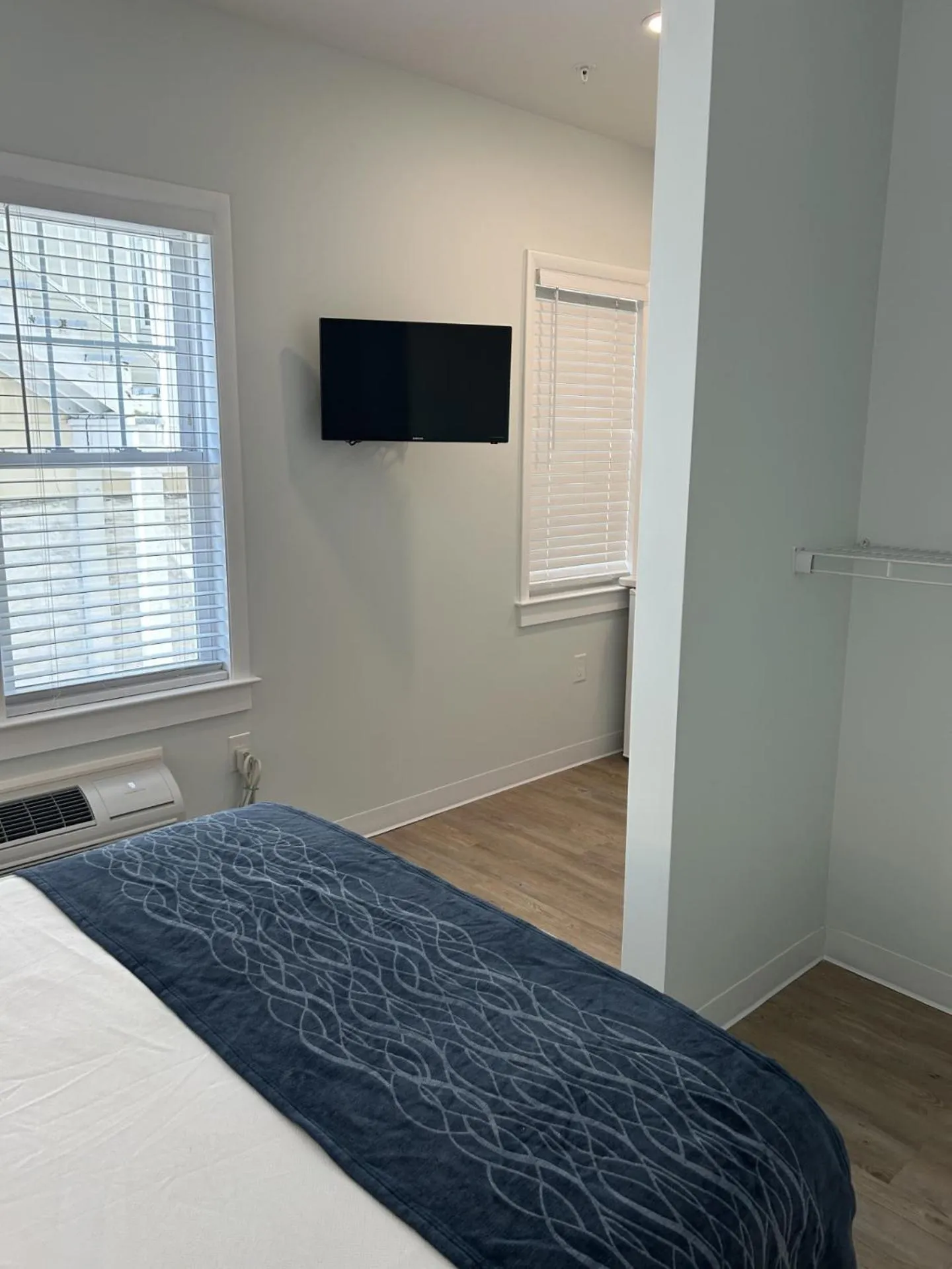 Photo of the whole room in The Admiral Hotel/Motel