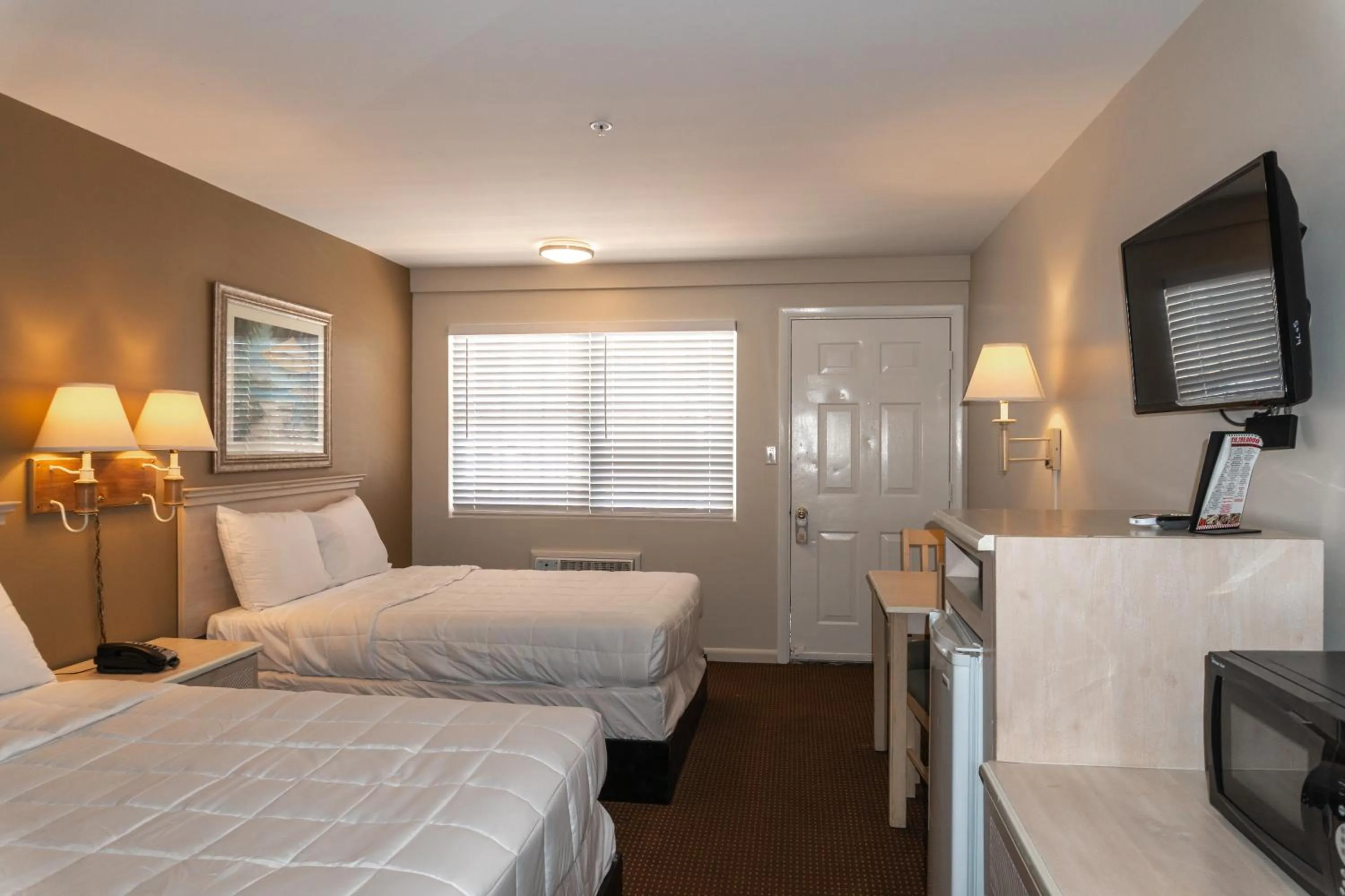 Photo of the whole room in The Admiral Hotel/Motel