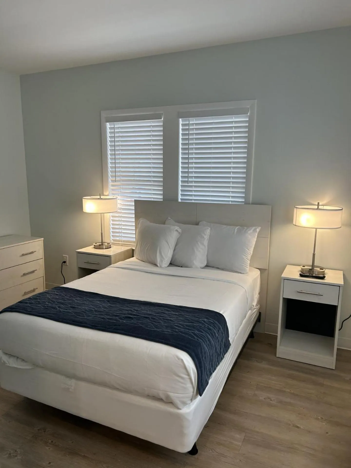 Photo of the whole room in The Admiral Hotel/Motel