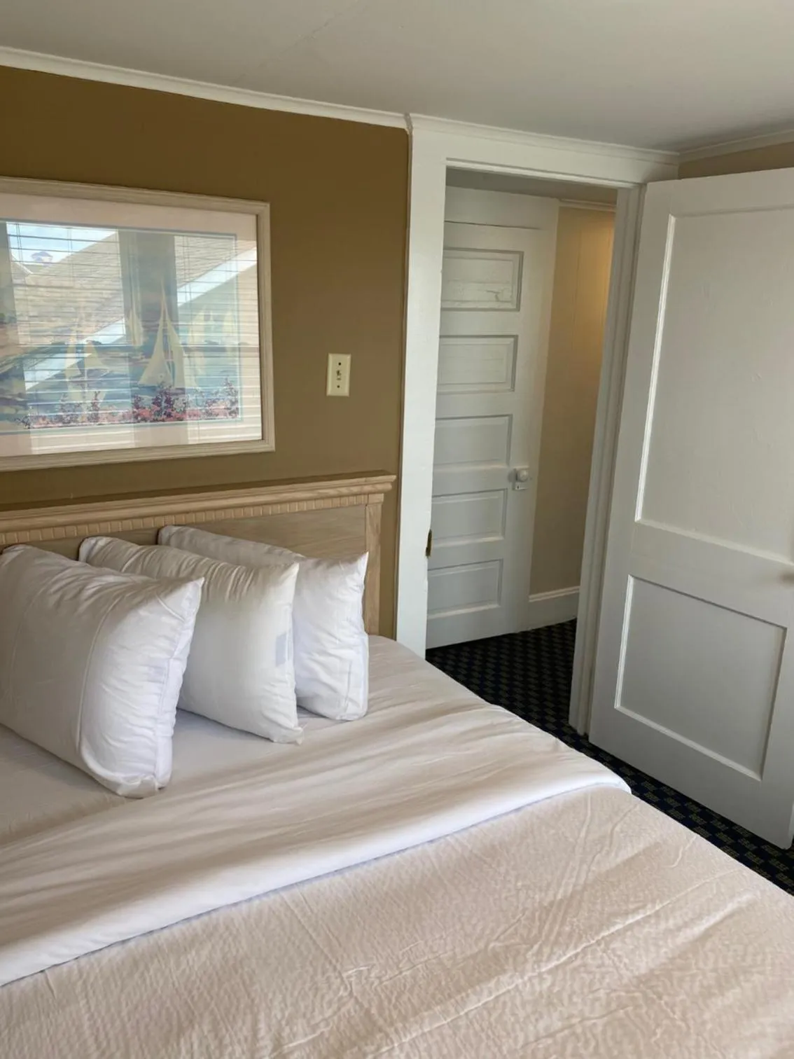 Bedroom in The Admiral Hotel/Motel