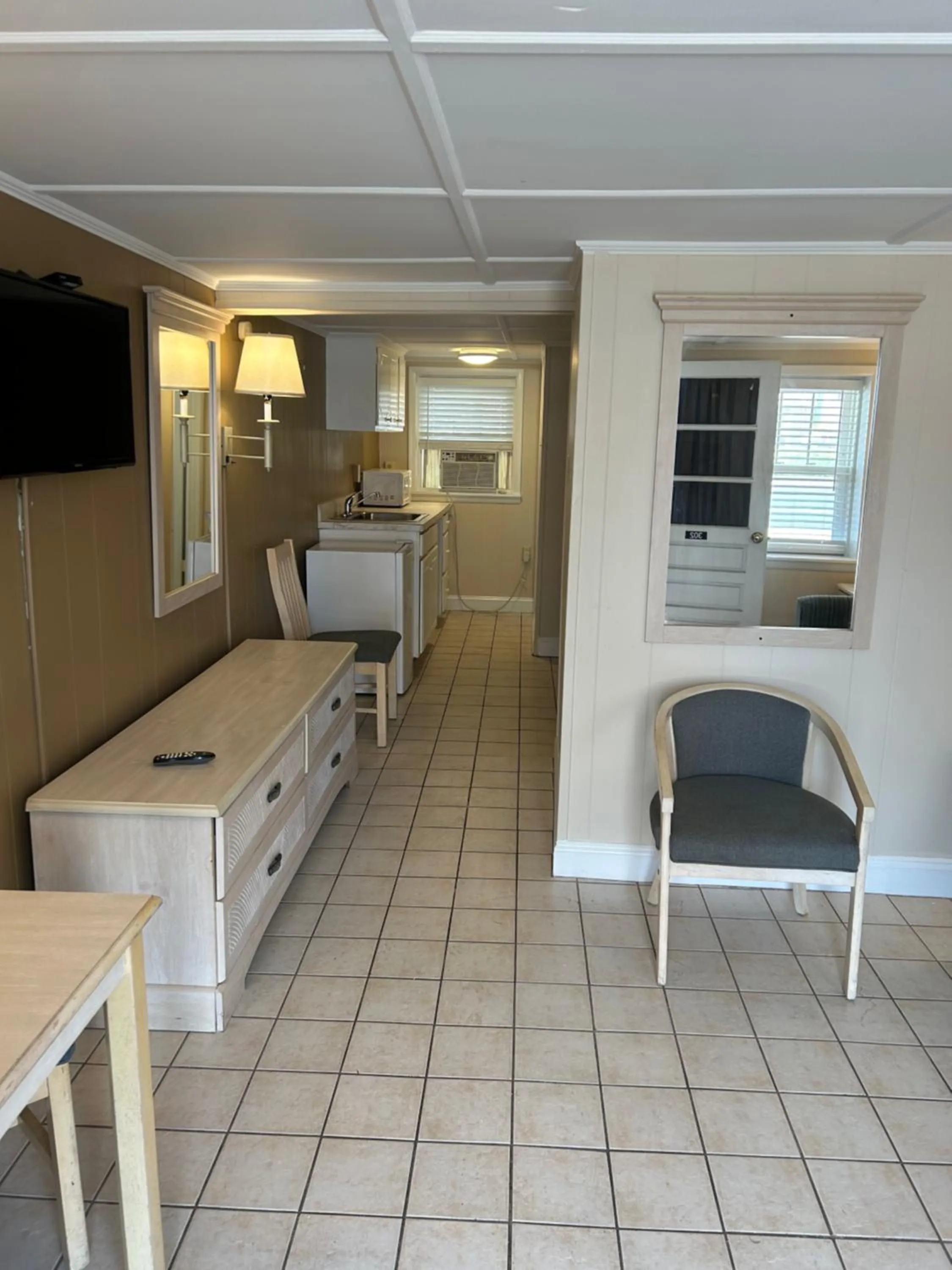 Photo of the whole room in The Admiral Hotel/Motel