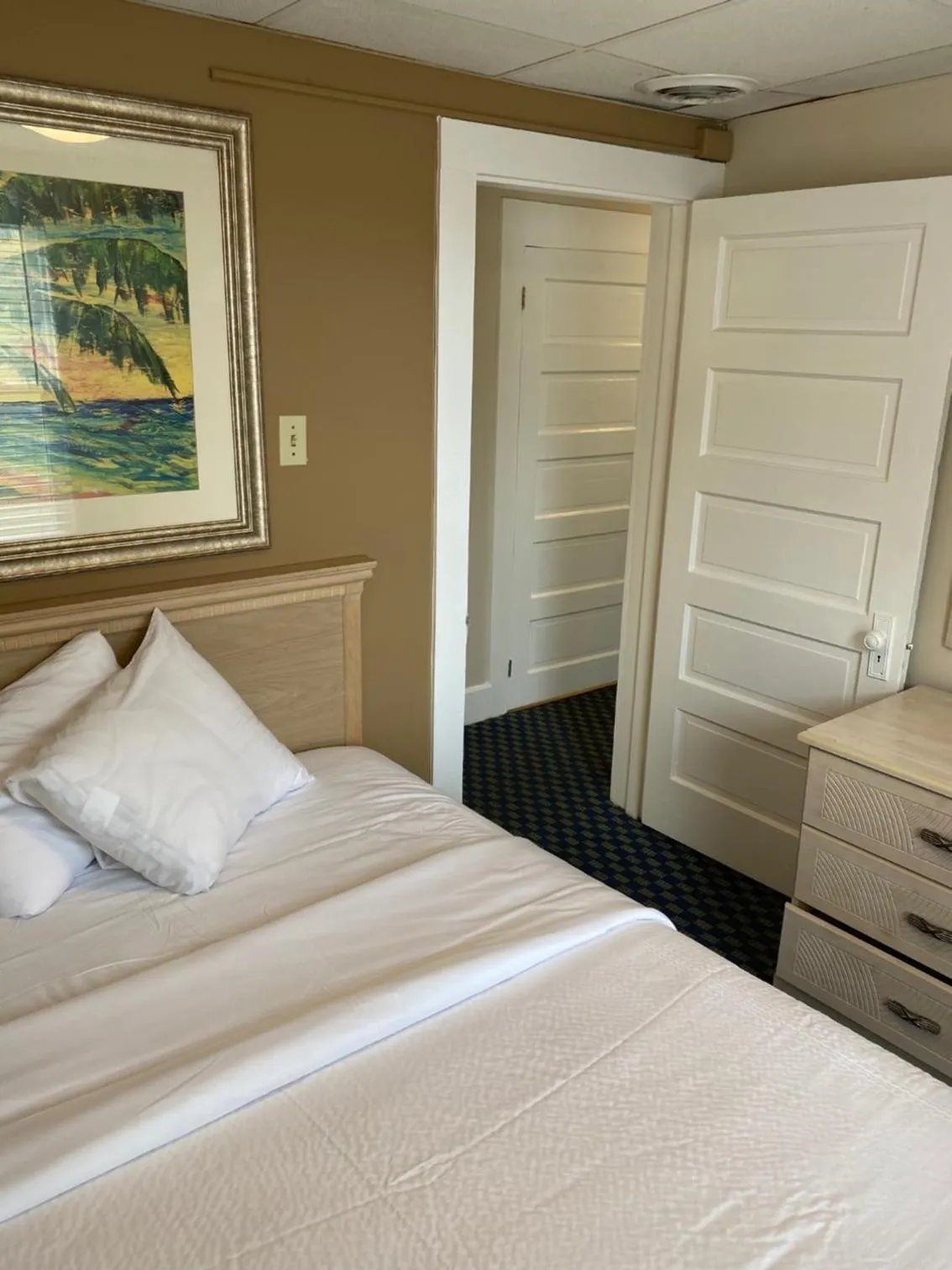 Bedroom in The Admiral Hotel/Motel