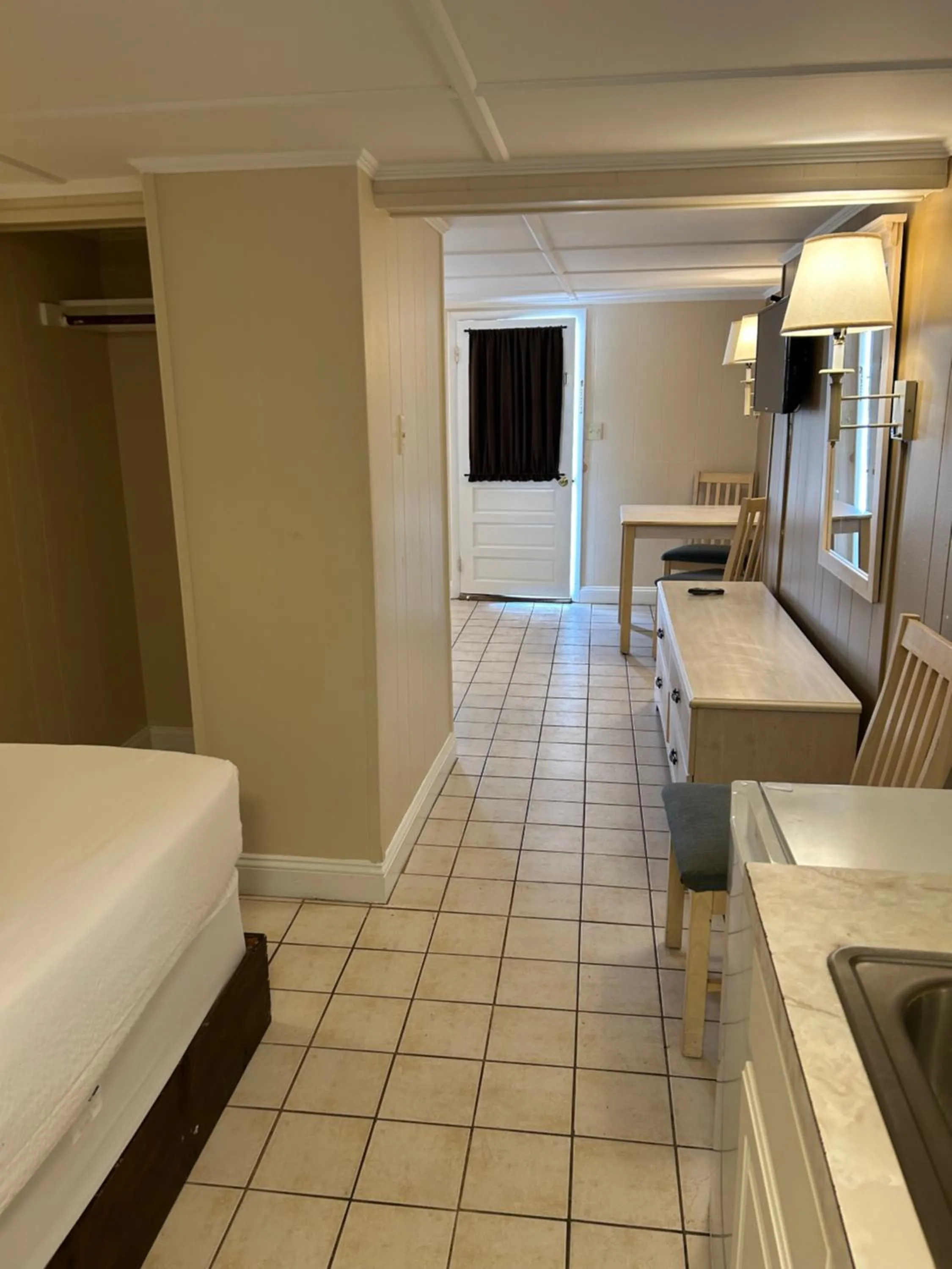 Photo of the whole room in The Admiral Hotel/Motel