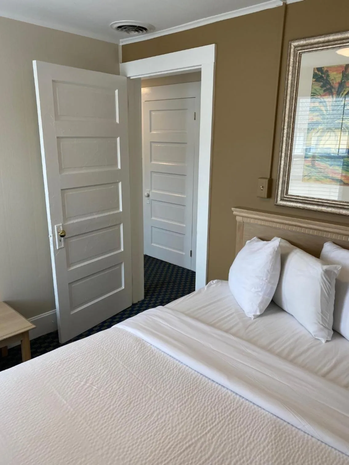 Bedroom in The Admiral Hotel/Motel