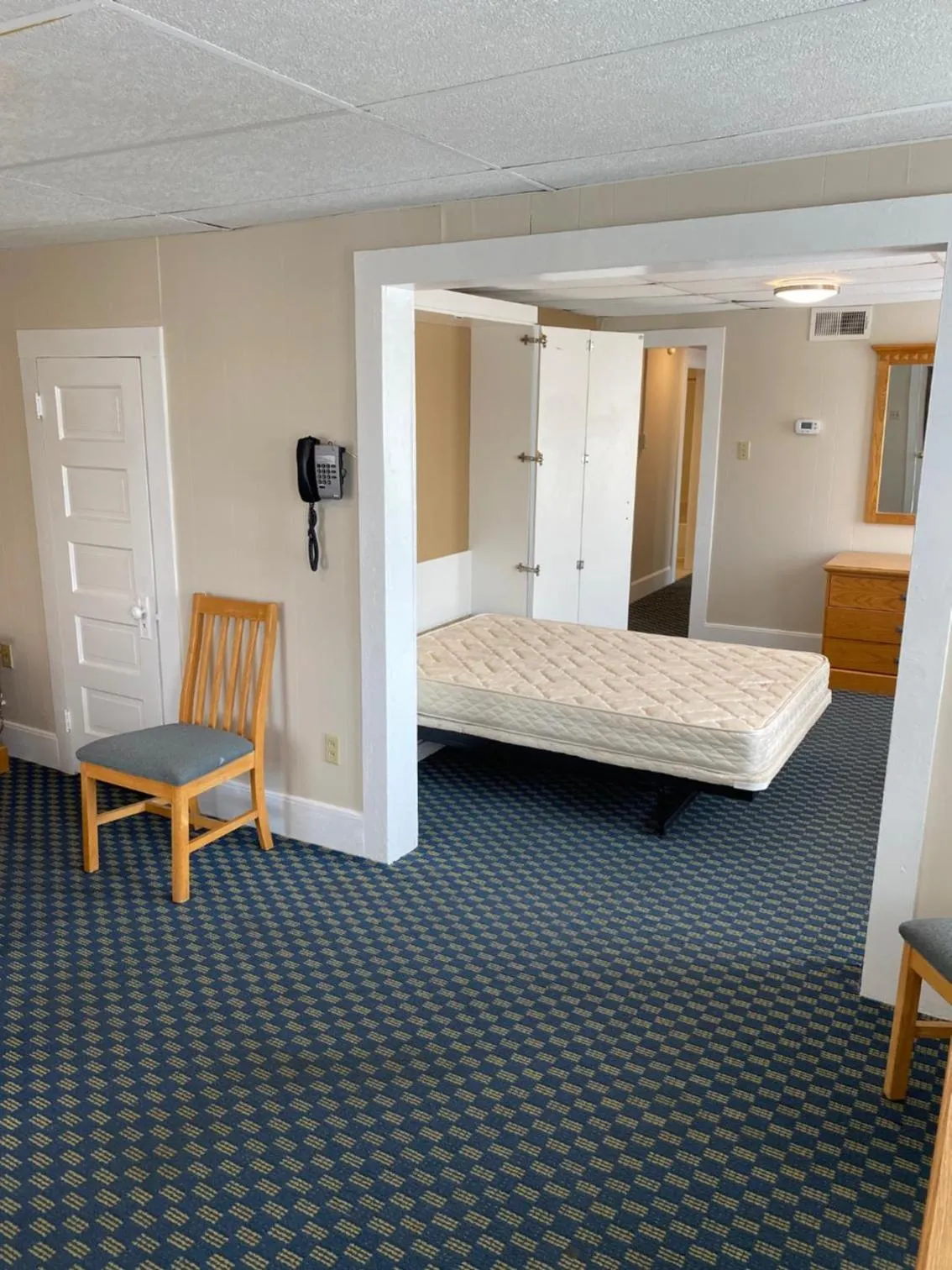 Photo of the whole room in The Admiral Hotel/Motel
